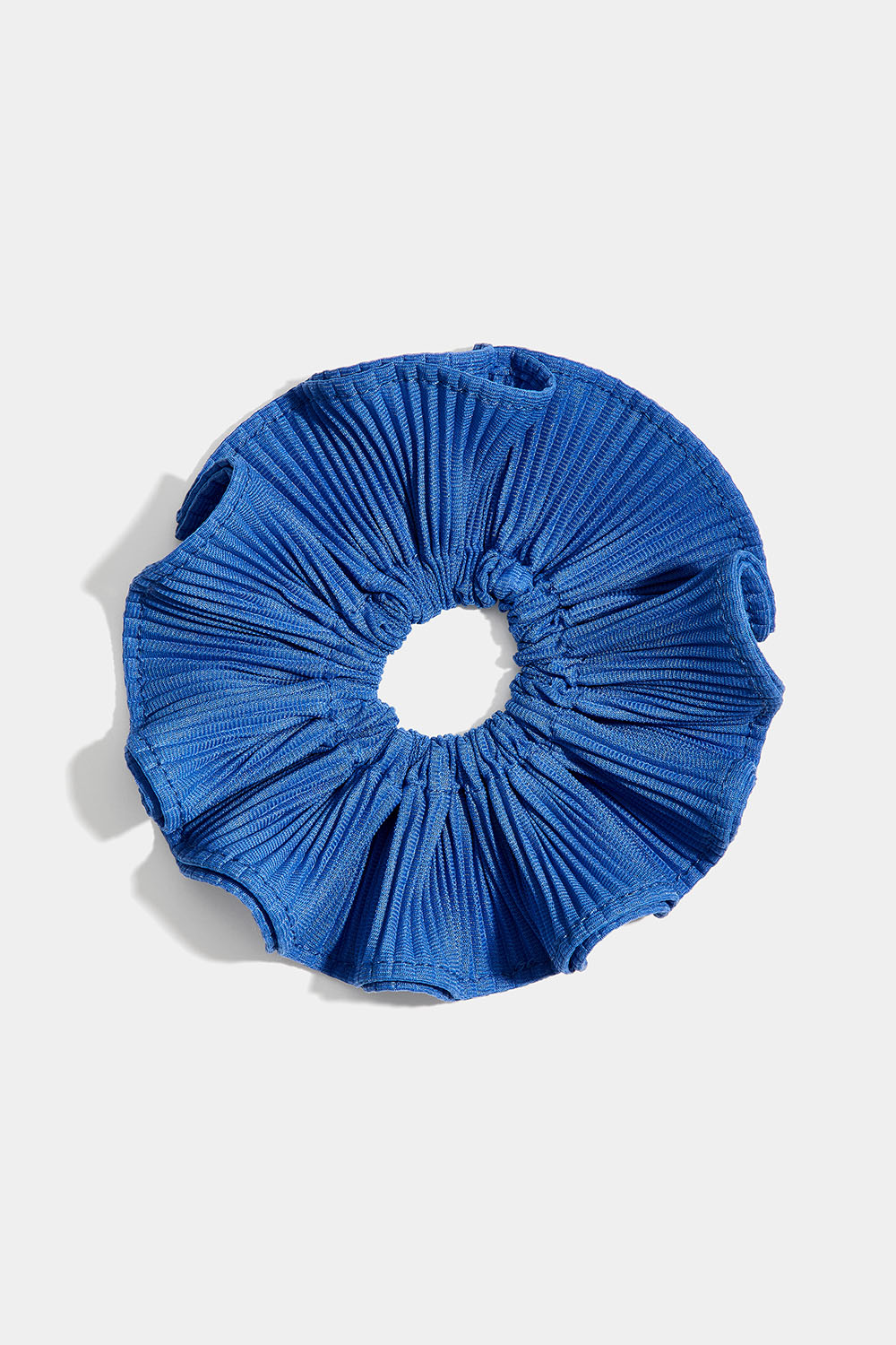 Veckad scrunchie i blått i gruppen Håraccessoarer / Scrunchies hos Glitter (332001267000)
