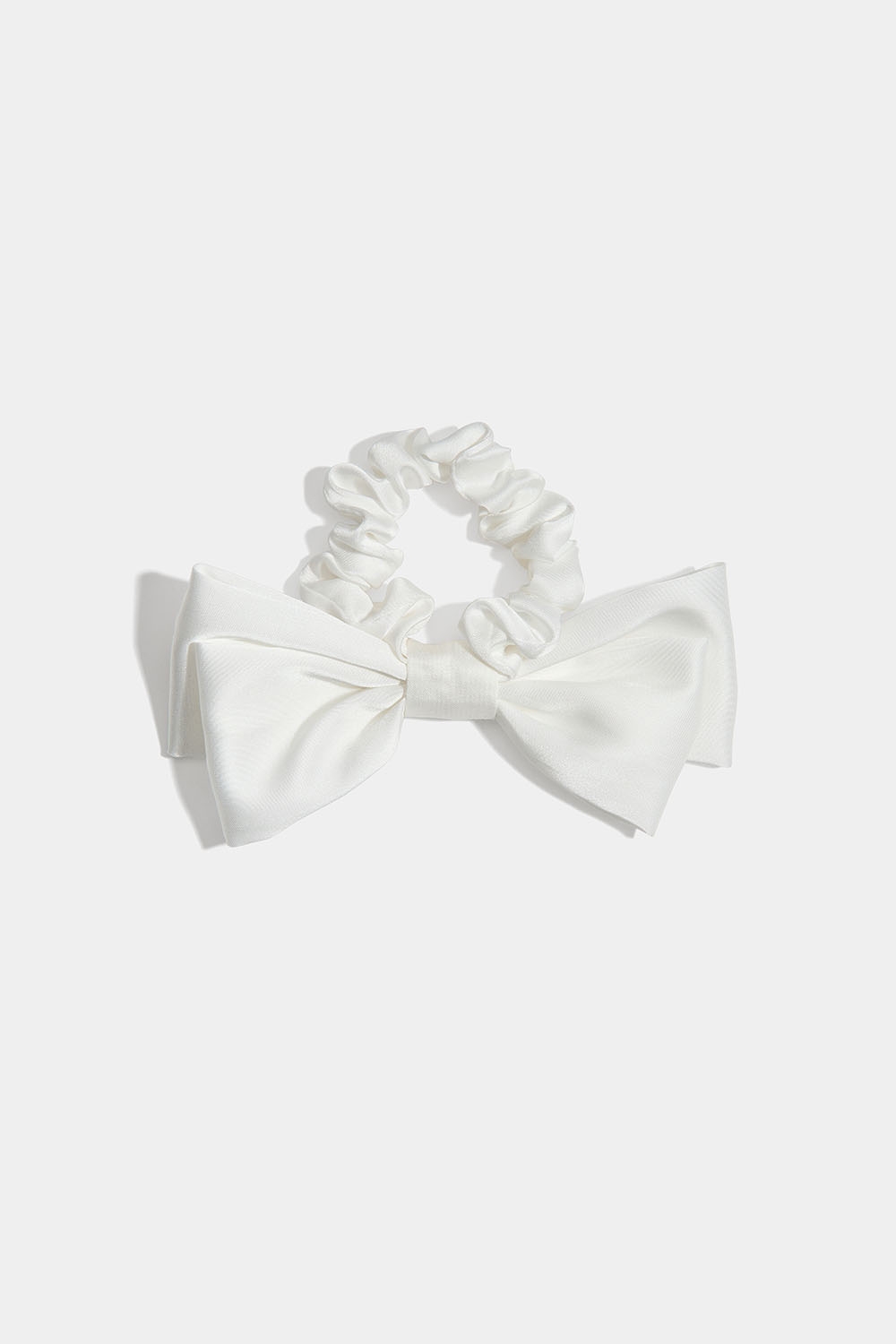 Vit scrunchie med rosett i gruppen Håraccessoarer / Scrunchies hos Glitter (332001323000)