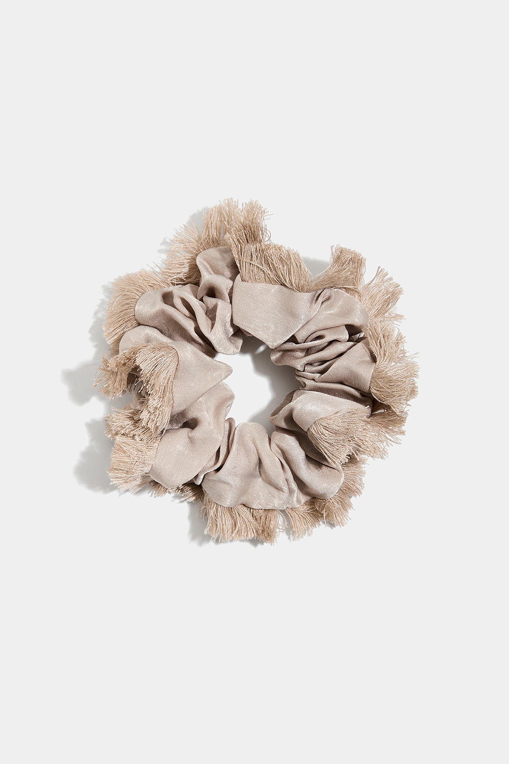Fransad scrunchie, beige i gruppen Håraccessoarer / Scrunchies hos Glitter (332001348300)