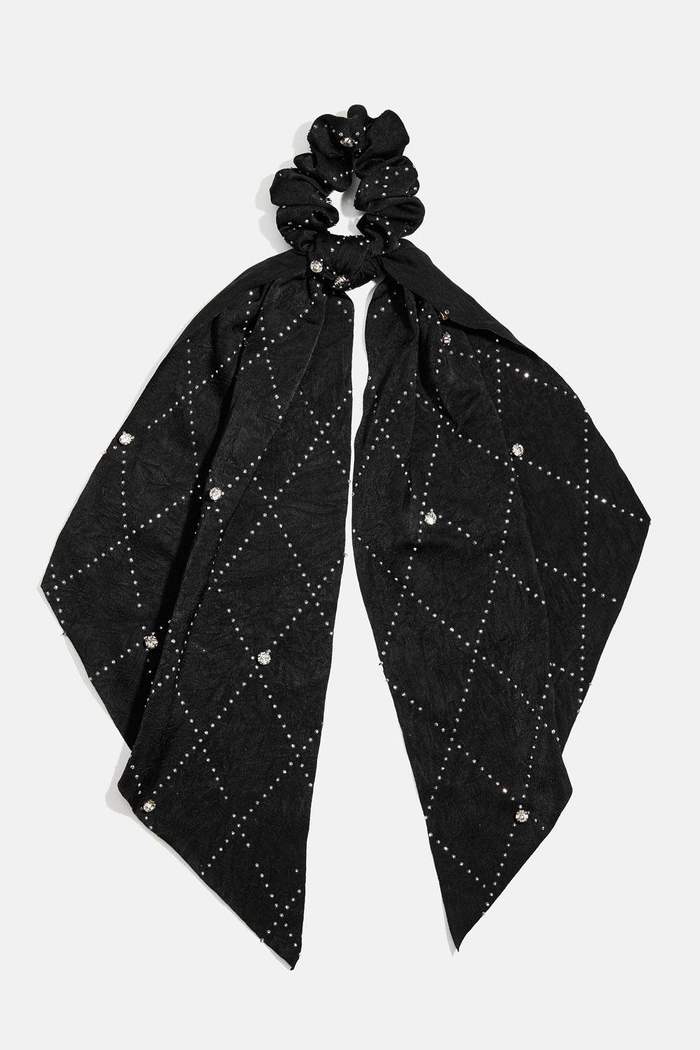 Scrunchie tail med små nitar och stenar i gruppen Håraccessoarer / Scrunchies / Scrunchies med scarfdetalj hos Glitter (332001579000)