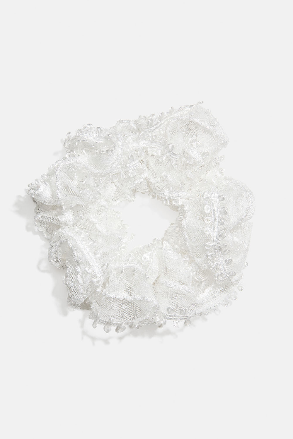 Stor vit scrunchie med spetstyg i gruppen Håraccessoarer / Scrunchies hos Glitter (332002073000)