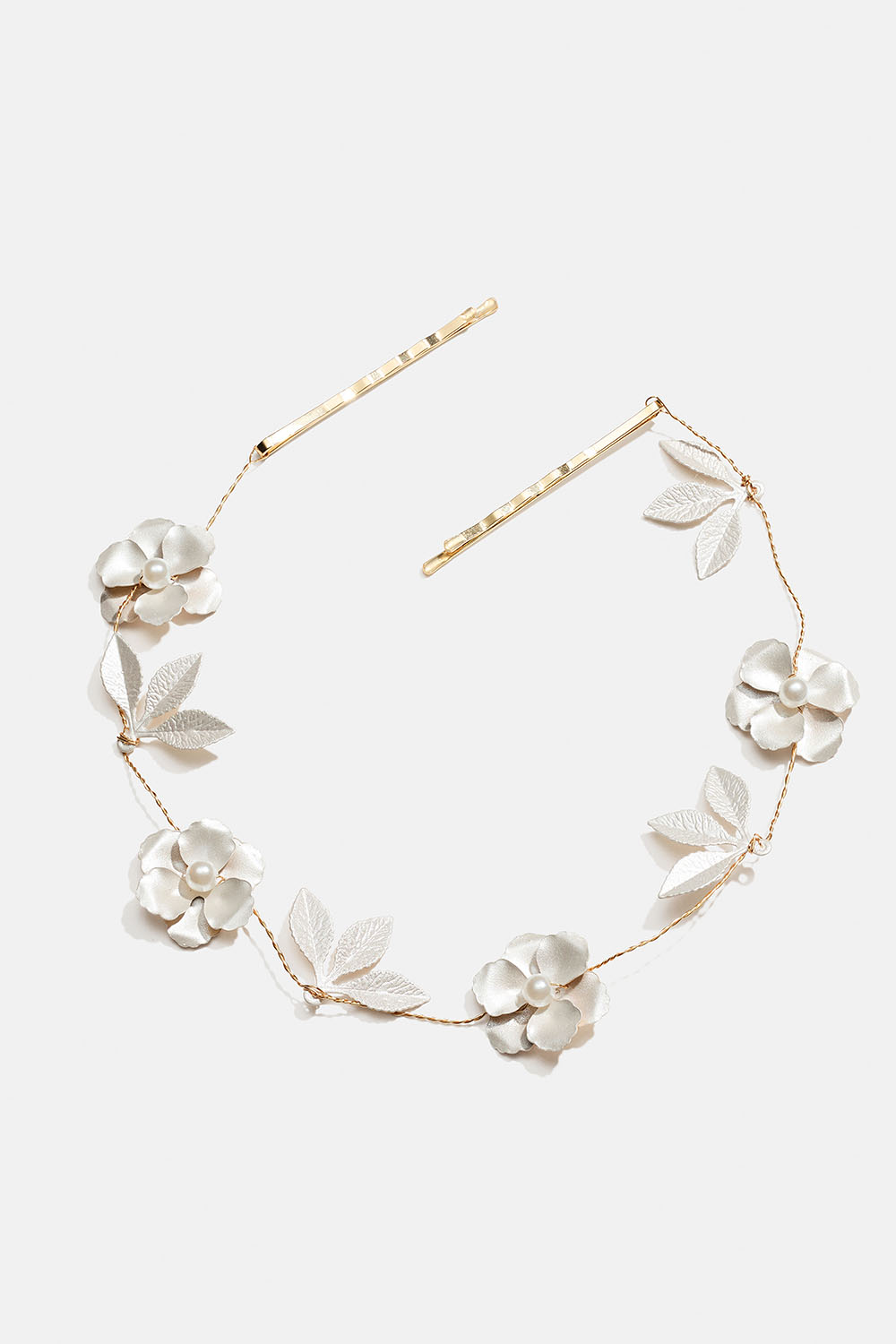 Hårdekoration med vita blommor och blad i gruppen Håraccessoarer / Spännen & klämmor / Hårdekorationer hos Glitter (334001513100)