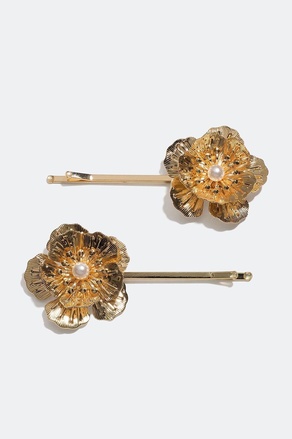 Guldfärgade hårnålar med blommor och pärlor, 2-pack i gruppen Håraccessoarer / Spännen & klämmor / Hårspännen hos Glitter (335001082000)