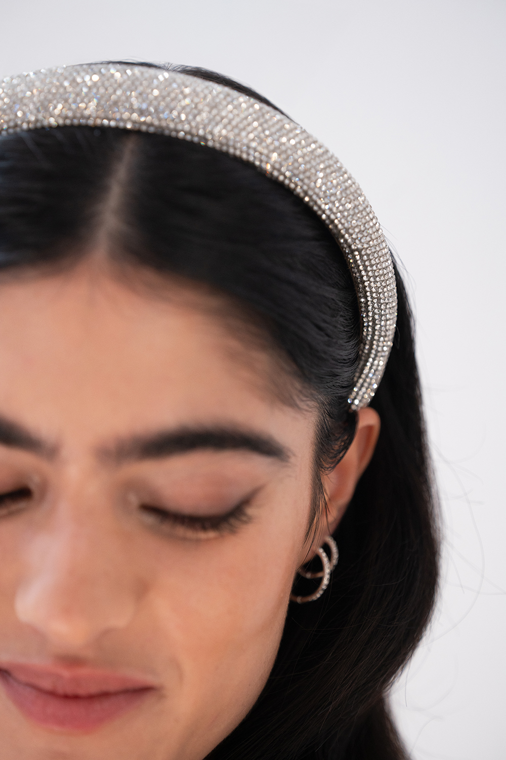 Vadderat diadem med strass i gruppen Håraccessoarer hos Glitter (336000981000)