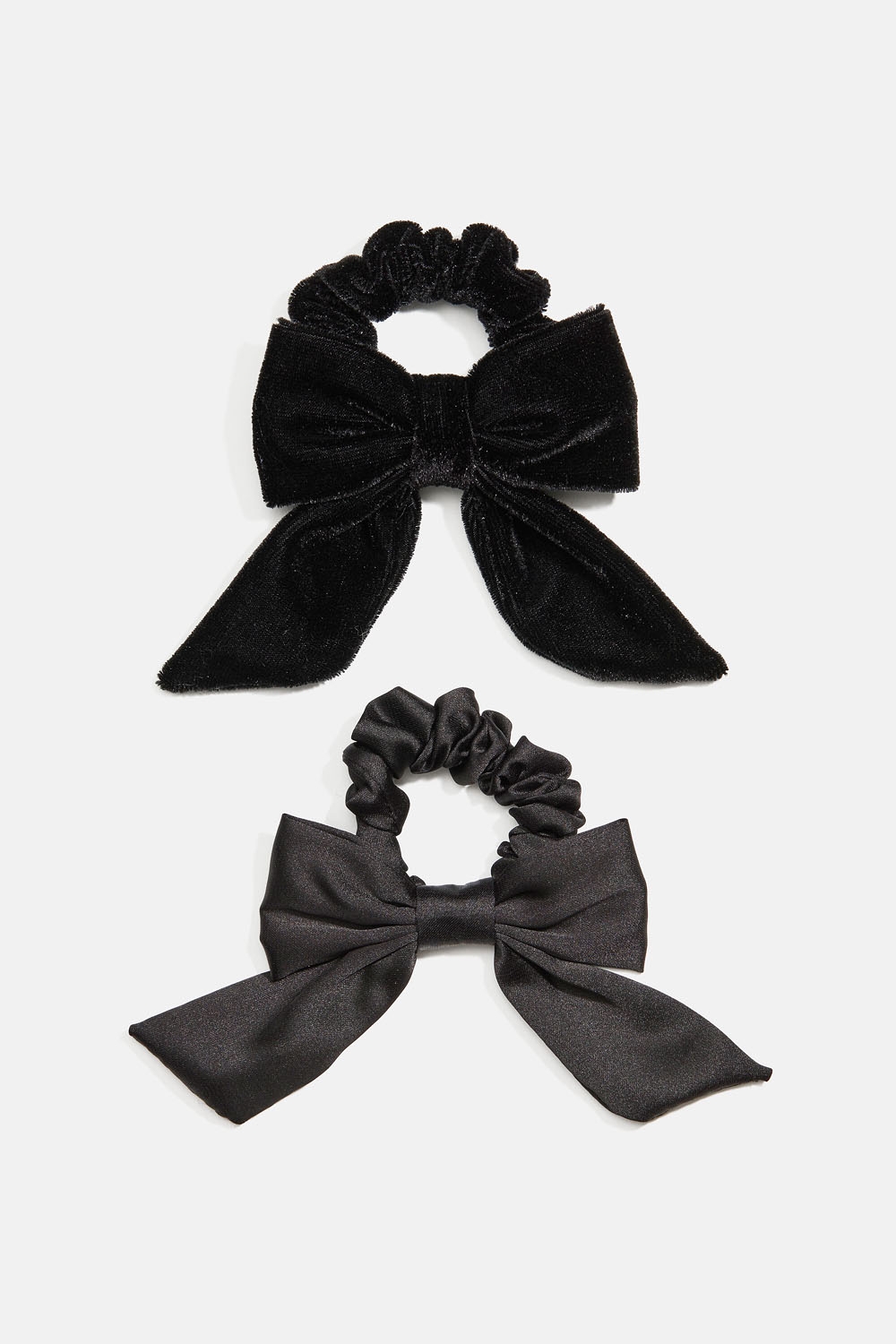 Svarta scrunchies med rosett, 2-pack i gruppen Barn / Barnhåraccessoarer / Barnscrunchies hos Glitter (403000339000)