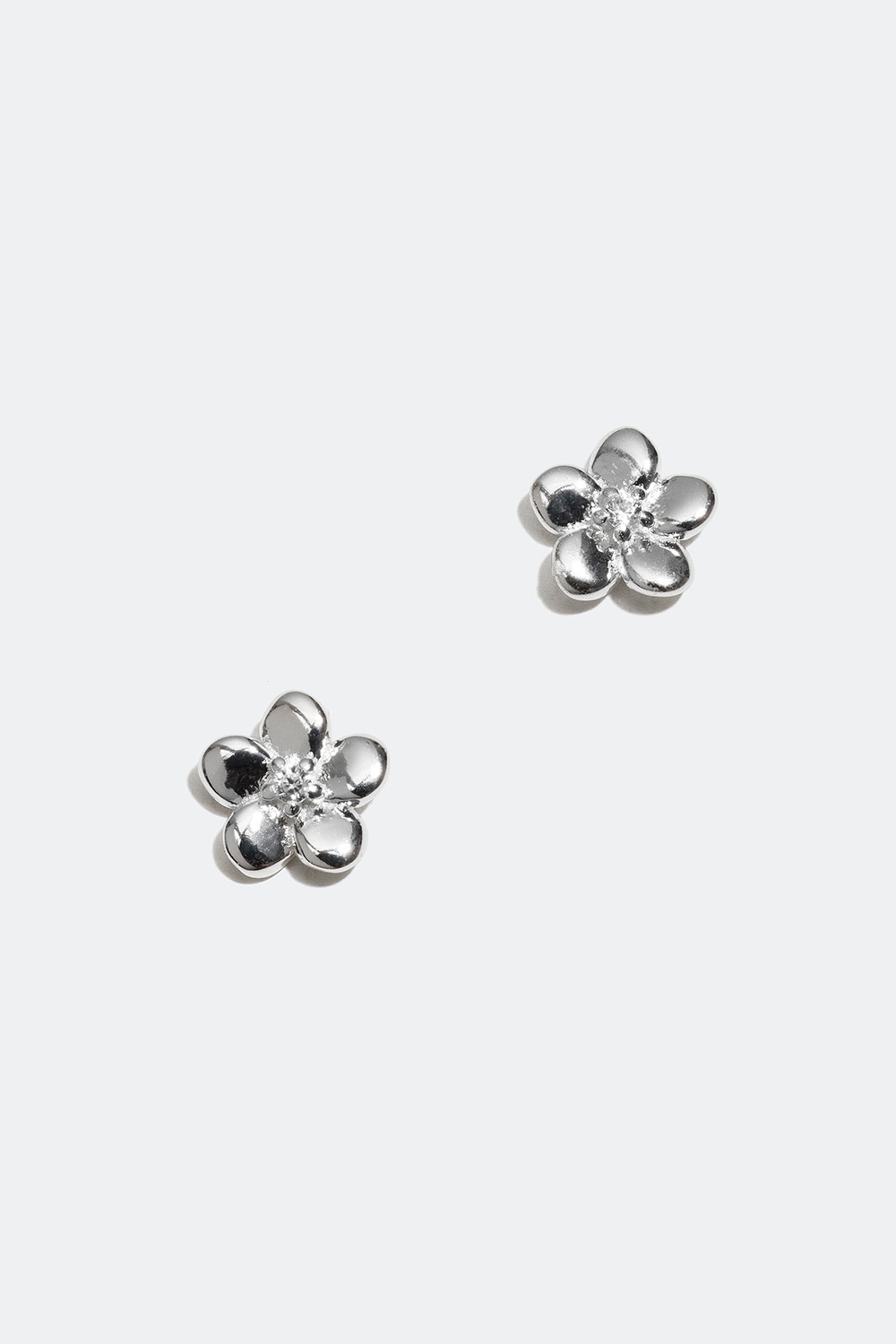 Små studs med blommor i äkta silver i gruppen Barn / Barnsmycken / Barnörhängen hos Glitter (405000121001)
