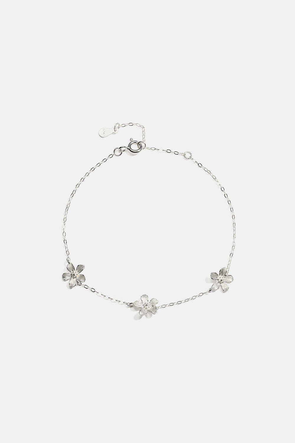 Armband i äkta silver med texturerade blommor i gruppen Äkta silver / Silverarmband / Tunna hos Glitter (551001031001)
