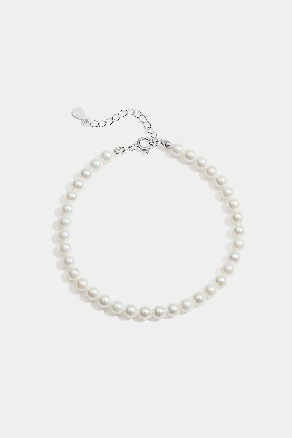 Armband i äkta silver med vita glaspärlor i gruppen Äkta silver / Silverarmband hos Glitter (551001191000)