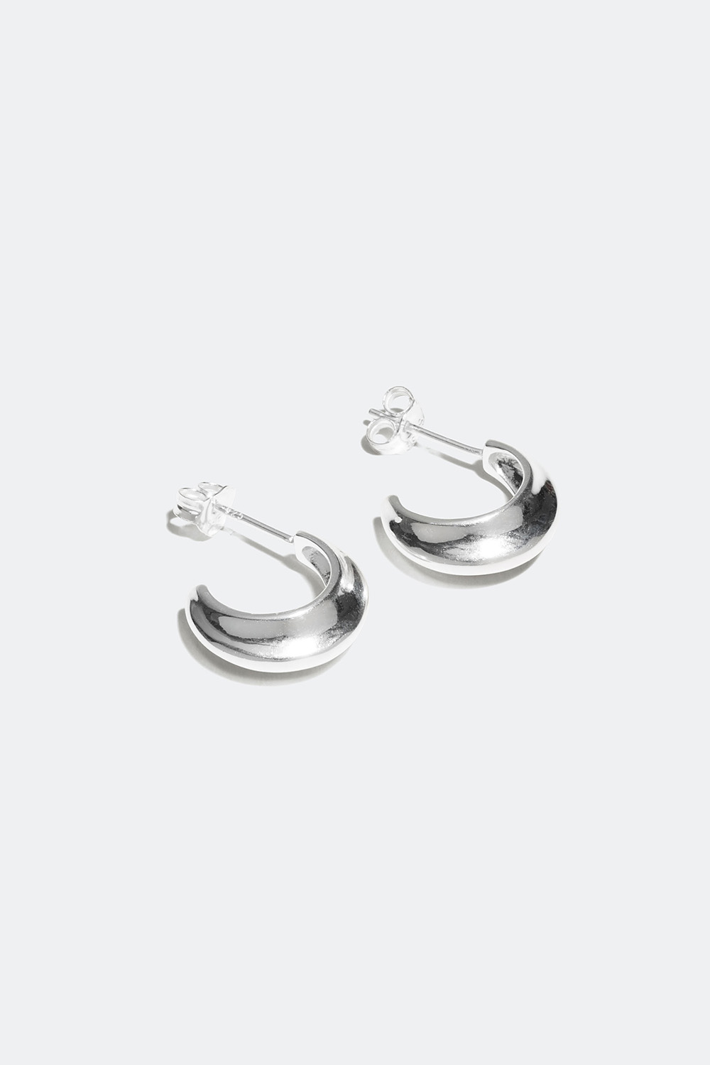 Hoops i äkta silver med bred design i gruppen Äkta silver / Silverörhängen / Hoops hos Glitter (55300014)