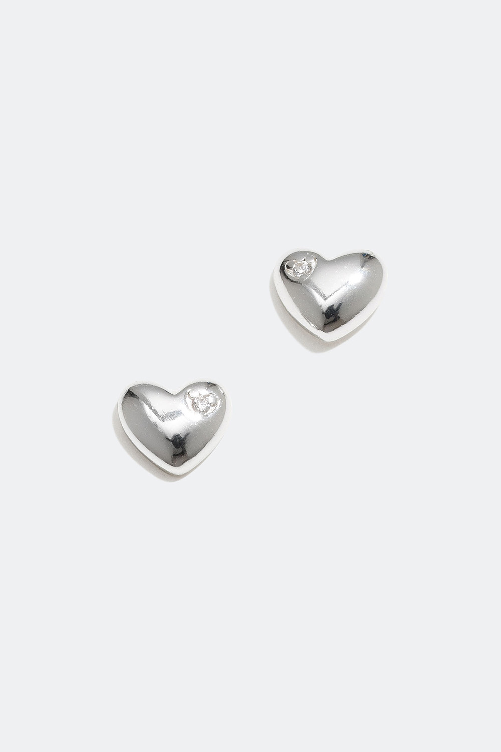Studs med hjärtan i äkta silver i gruppen Äkta silver / Silverörhängen / Studs i äkta silver hos Glitter (553001011000)