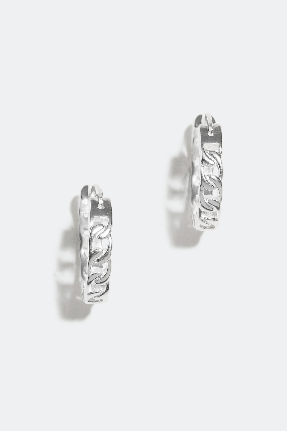 Små hoops i äkta silver med kedjedesign i gruppen Äkta silver / Silverörhängen / Hoops i äkta silver hos Glitter (553001581000)