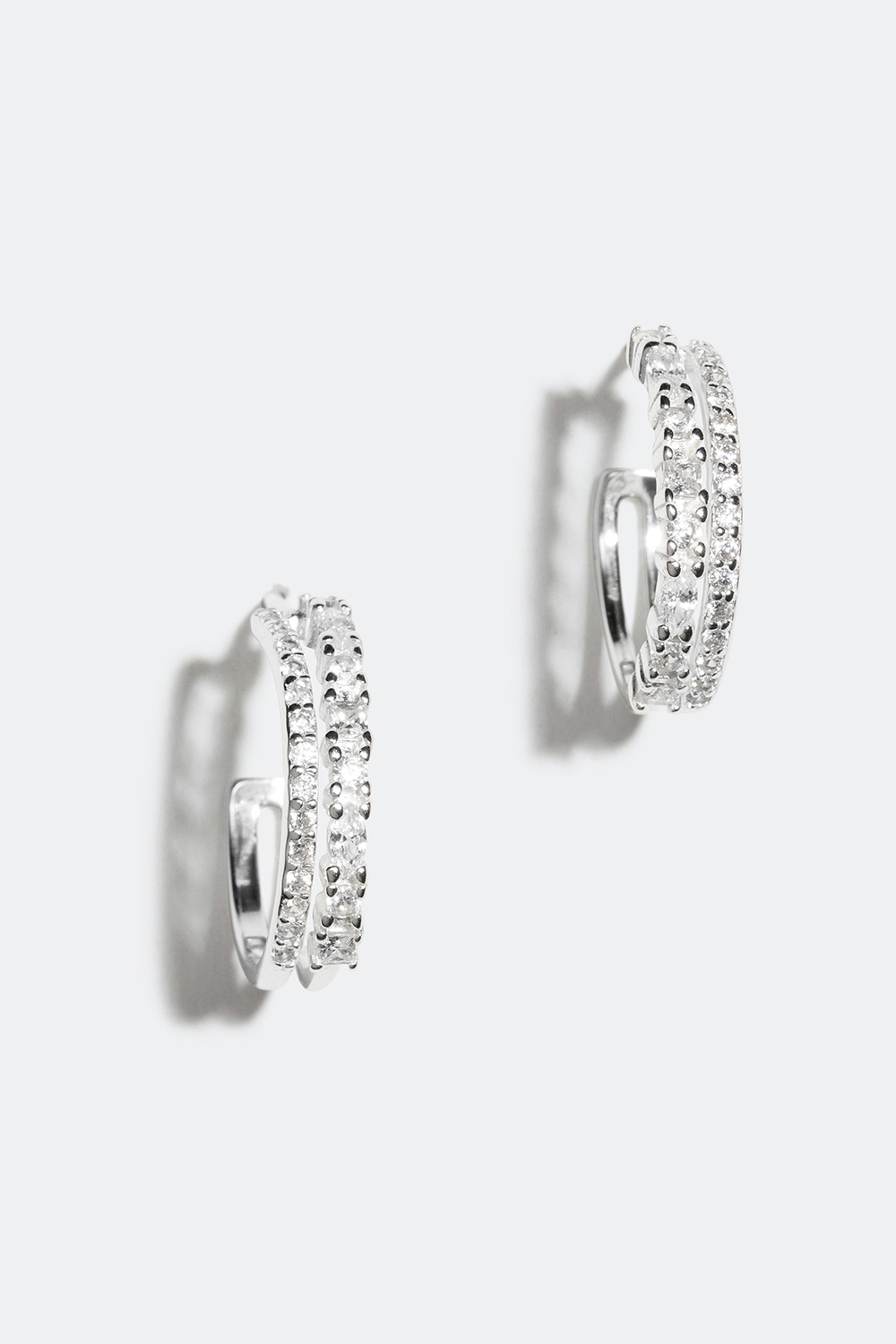 Dubbla hoops i äkta silver med Cubic Zirconia i gruppen Äkta silver / Silverörhängen / Hoops i äkta silver hos Glitter (553001711000)
