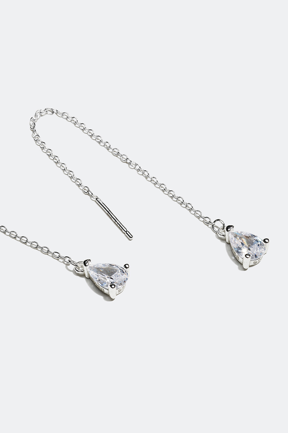Kedjeörhängen i äkta silver med droppformad Cubic Zirconia i gruppen Äkta silver / Silverörhängen hos Glitter (553001731000)
