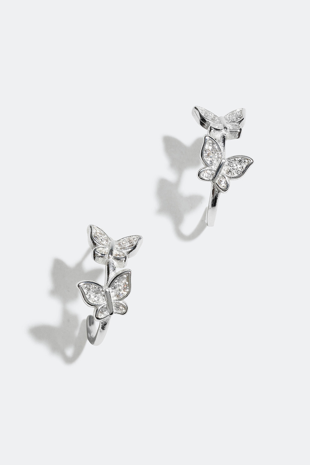Hoops i äkta silver med fjärilar och Cubic Zirconia i gruppen Äkta silver / Silverörhängen / Hoops i äkta silver hos Glitter (553002181001)