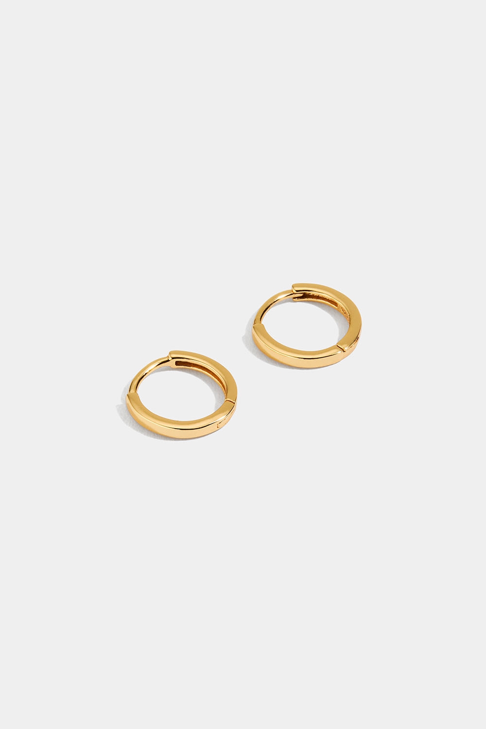 Släta mini hoops förgyllda med 18k guld i gruppen Smycken hos Glitter (553002532002)