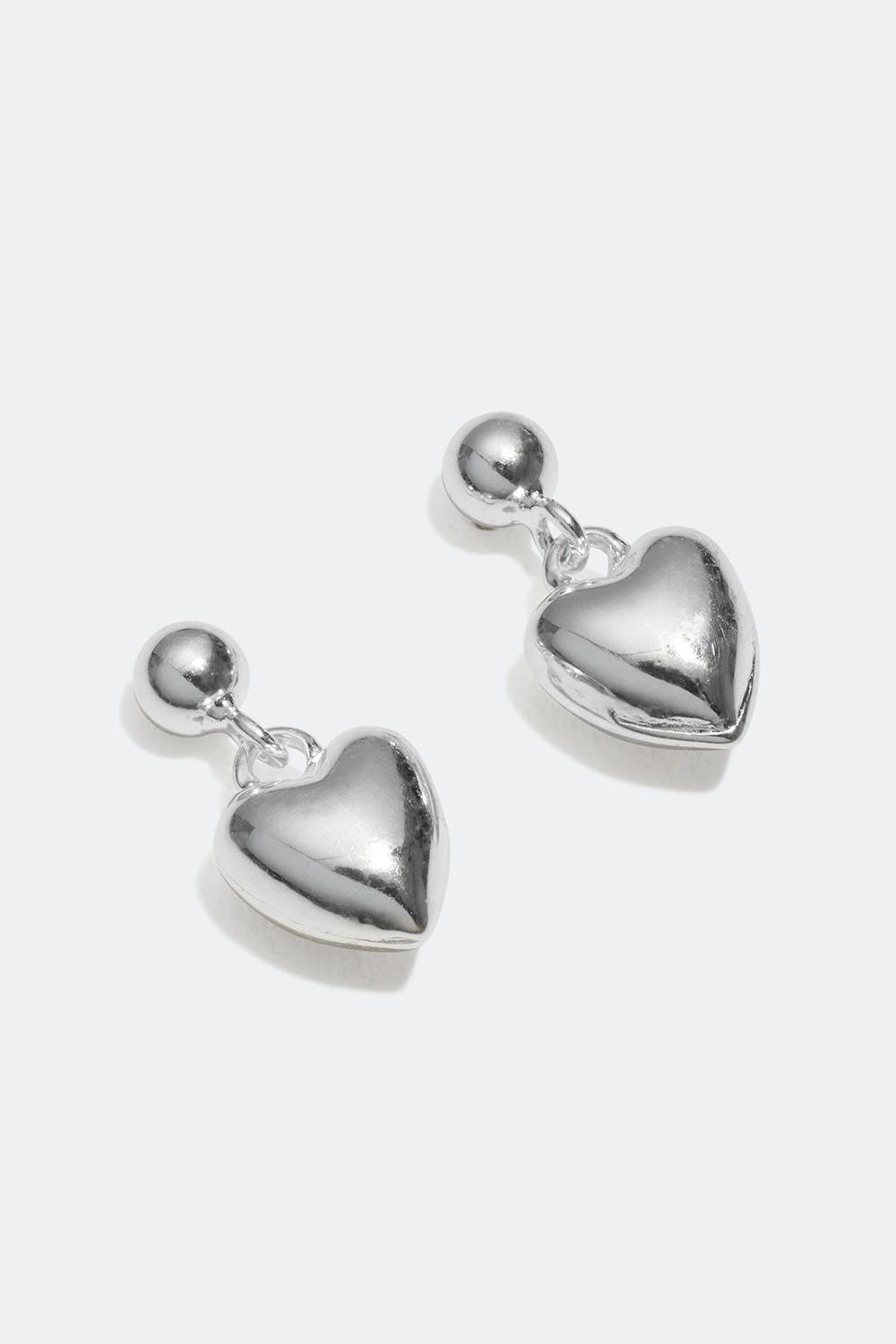 Örhängen i äkta silver med små hjärtan i gruppen Äkta silver / Silverörhängen hos Glitter (553002721001)