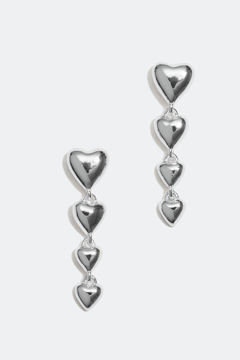 Örhängen i äkta silver med hängande hjärtan i gruppen Äkta silver / Silverörhängen hos Glitter (553002731001)