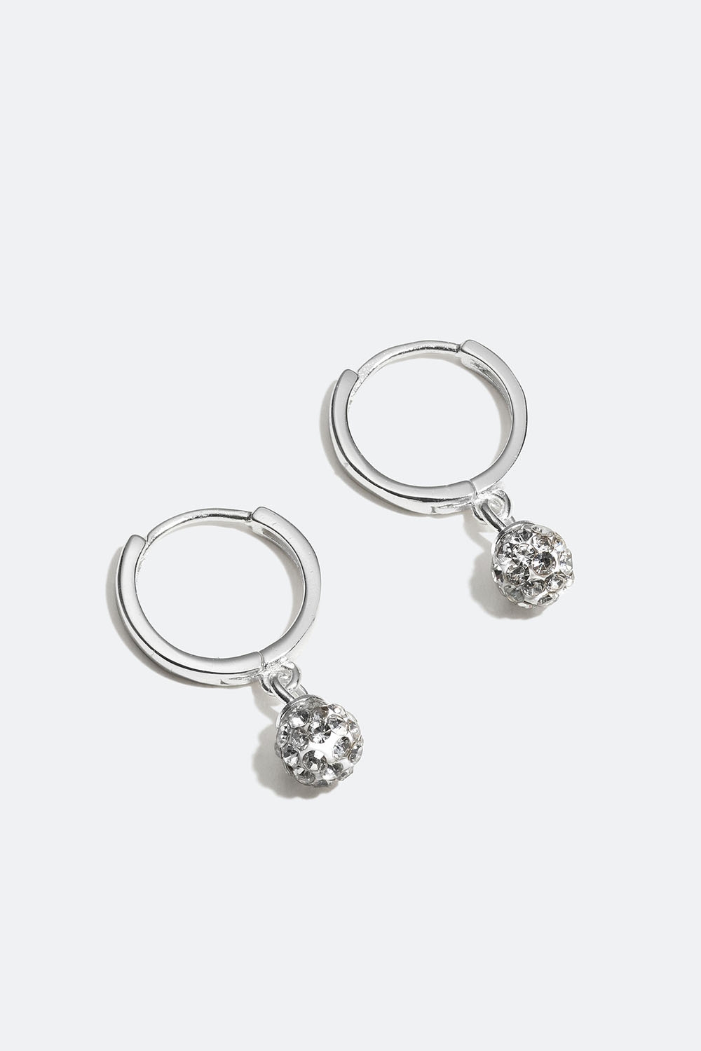 Små hoops i äkta silver med kula och Cubic Zirconia i gruppen Äkta silver / Silverörhängen / Hoops i äkta silver hos Glitter (553003041001)
