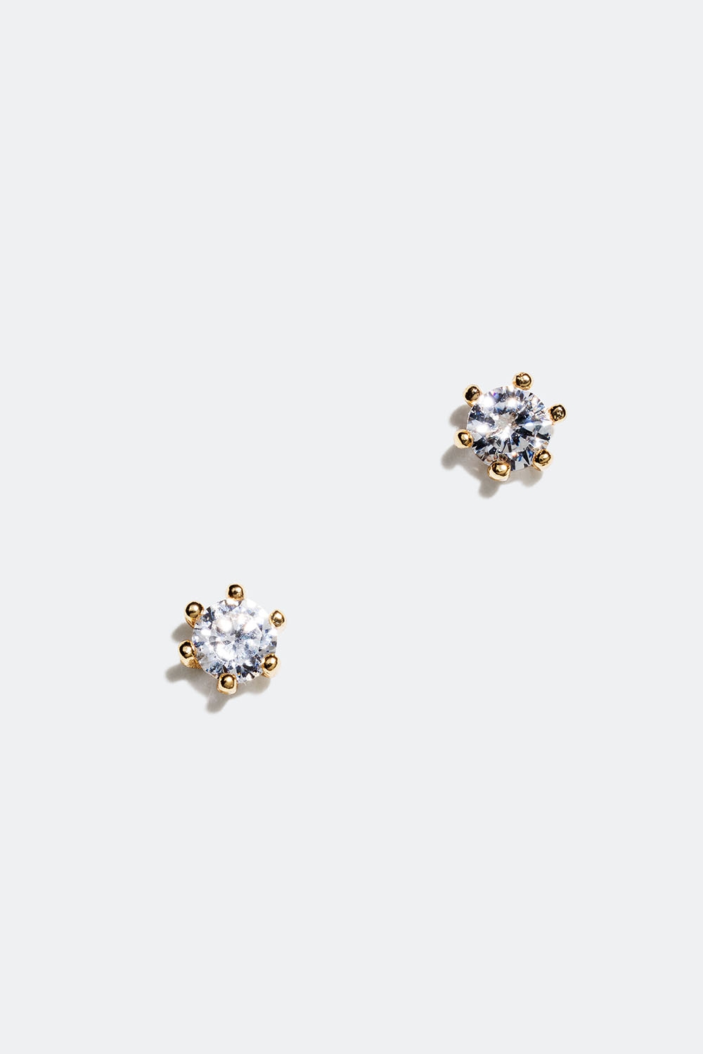 Små studs i 18k guldpläterat äkta silver med runda Cubic Zirconia i gruppen 18k Guldpläterat silver hos Glitter (553003552002)