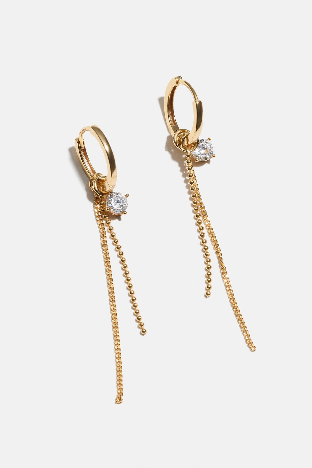 Hoops i 18k guldpläterat äkta silver med kedjor och Cubic Zirconia i gruppen 18k Guldpläterat silver / Örhängen i 18k guld hos Glitter (553004302002)