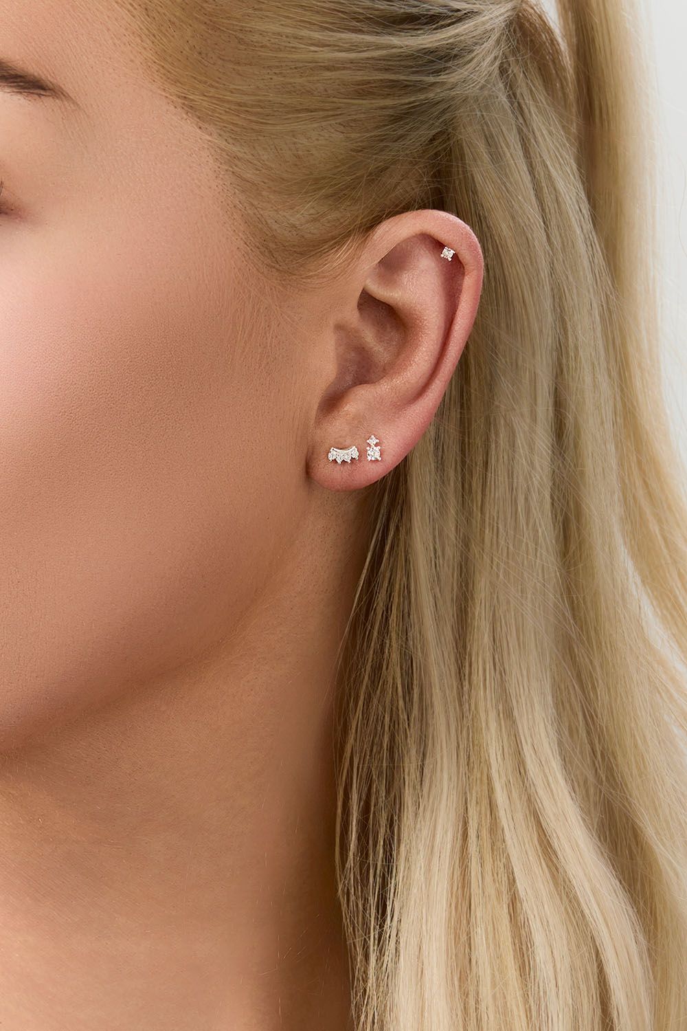 Ministuds i olika form för flera hål i örat, i äkta silver med Cubic Zirconia i gruppen Äkta silver / Silverörhängen / Flerpack hos Glitter (553004431001)