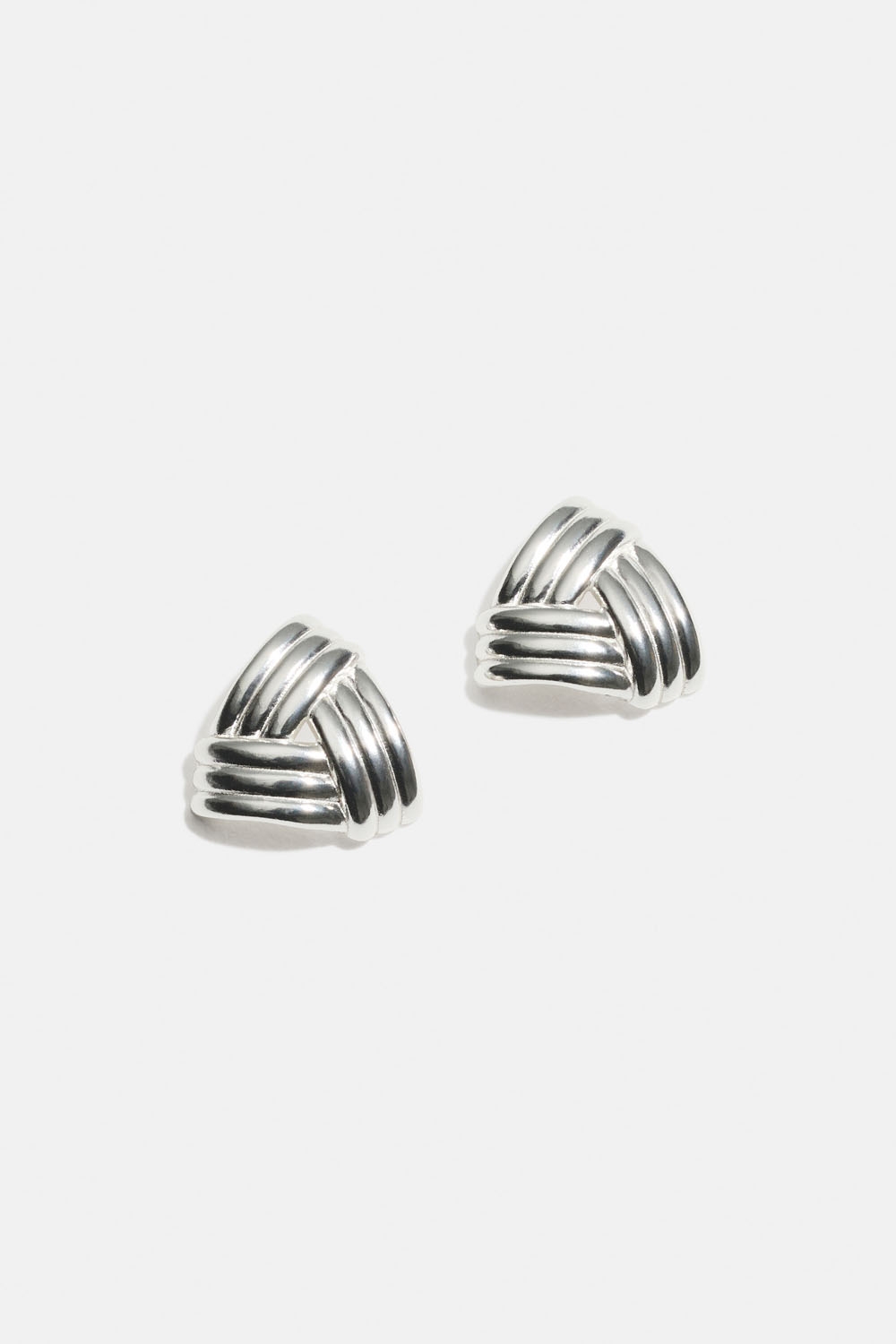 Räfflade triangelformade örhängen i äkta silver i gruppen Äkta silver / Silverörhängen hos Glitter (553004541001)