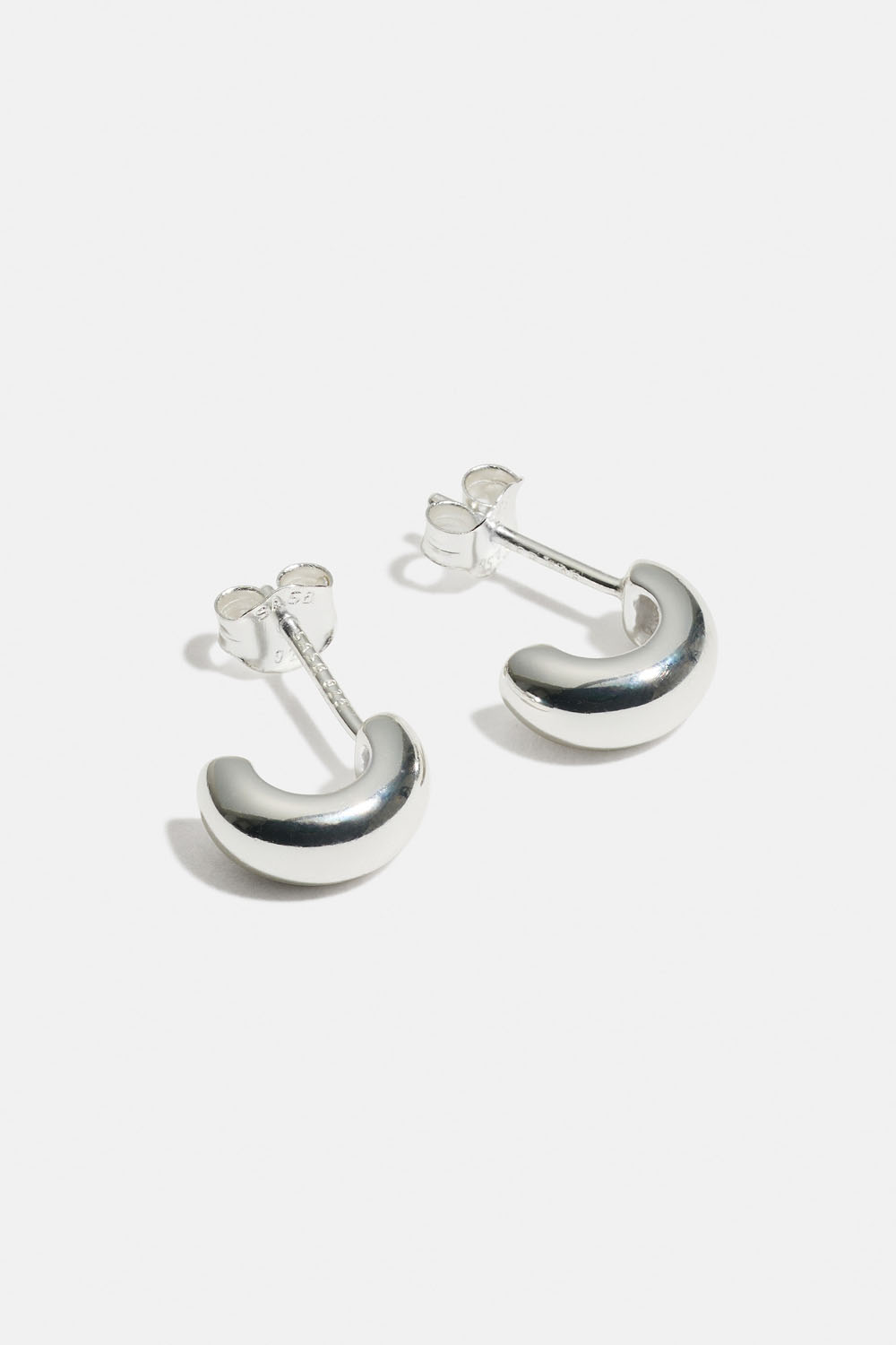 Små chunky örhängen i äkta silver i gruppen Äkta silver / Silverörhängen / Hoops i äkta silver hos Glitter (553004551001)