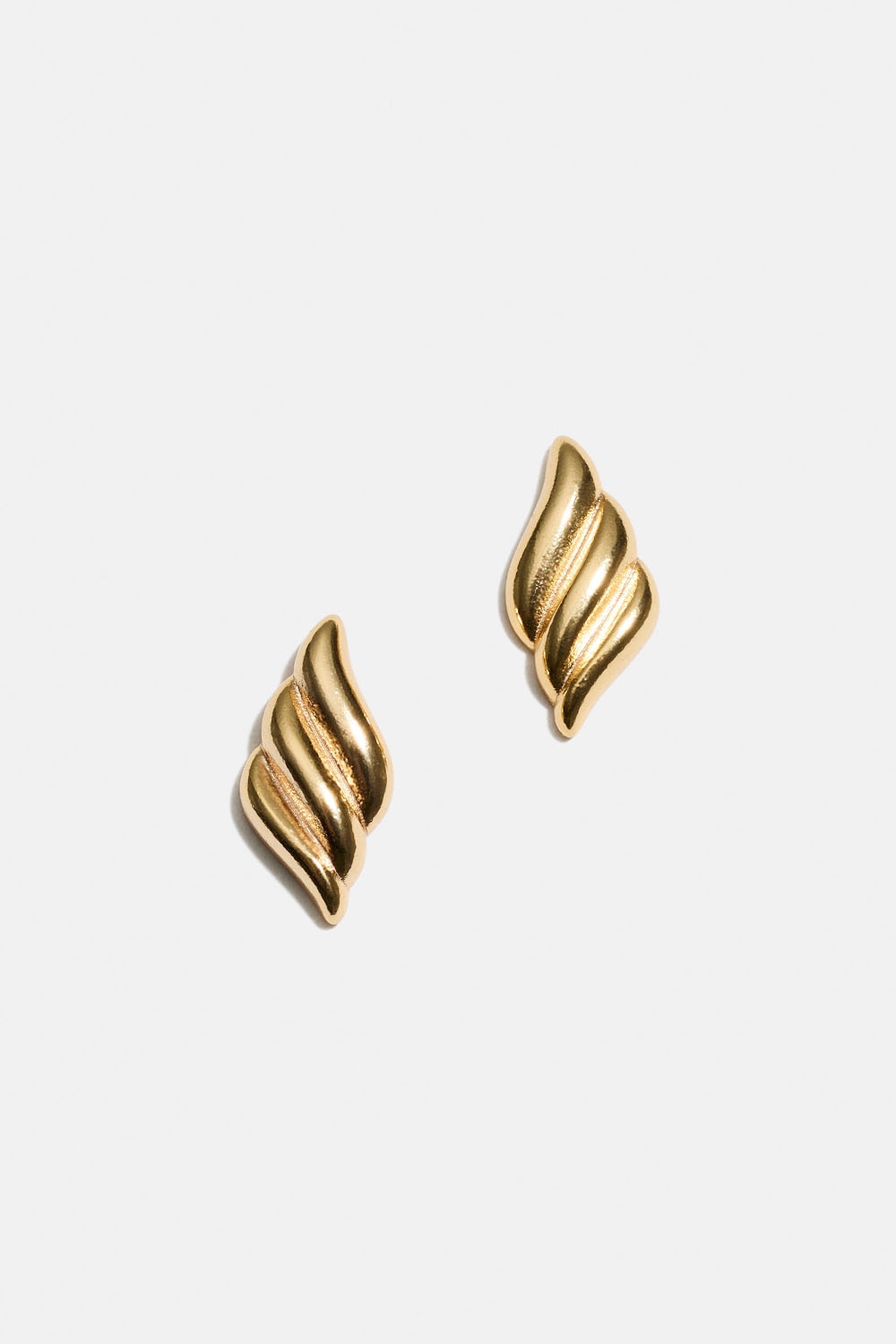 Studs i 18k guldpläterat äkta silver med vågform i gruppen 18k Guldpläterat silver / Örhängen i 18k guld hos Glitter (553004572002)
