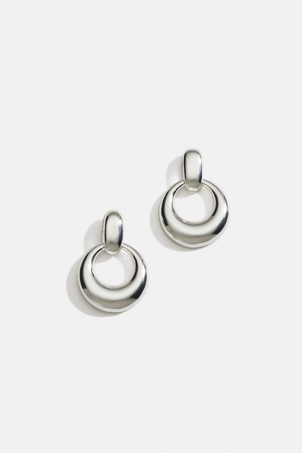 Örhängen i äkta silver med hängande cirkel i gruppen Äkta silver / Silverörhängen hos Glitter (553004581001)
