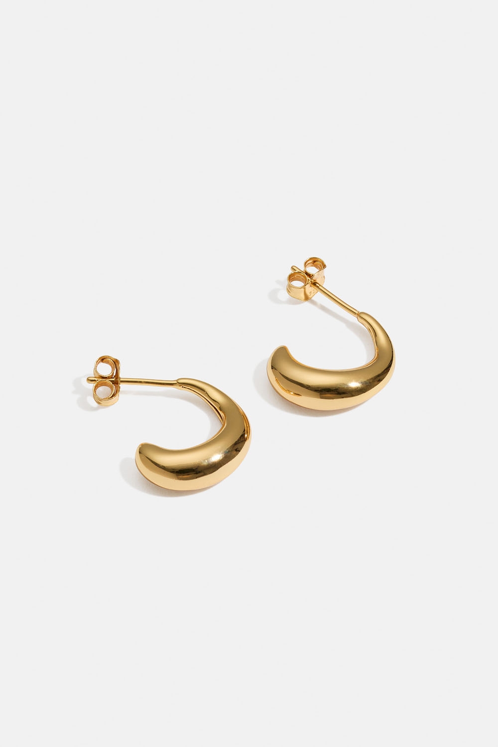 Hoops i 18k guldpläterat äkta silver med organisk form i gruppen 18k Guldpläterat silver / Örhängen i 18k guld hos Glitter (553004612002)