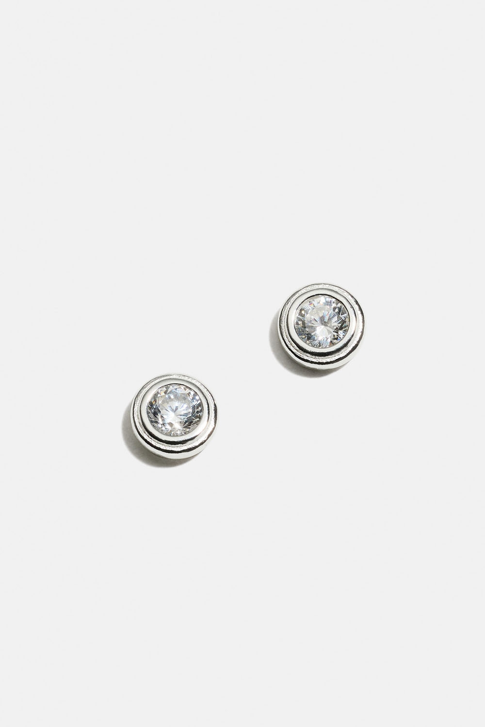 Stuts i äkta silver med rund Cubic Zirconia i gruppen Äkta silver / Silverörhängen / Studs i äkta silver hos Glitter (553004651001)