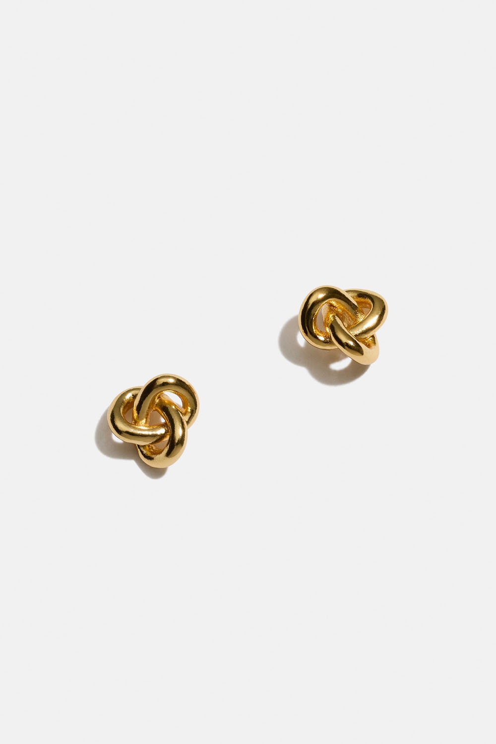 Studs i 18k guldpläterat äkta silver med knut i gruppen 18k Guldpläterat silver / Örhängen i 18k guld hos Glitter (553004672002)