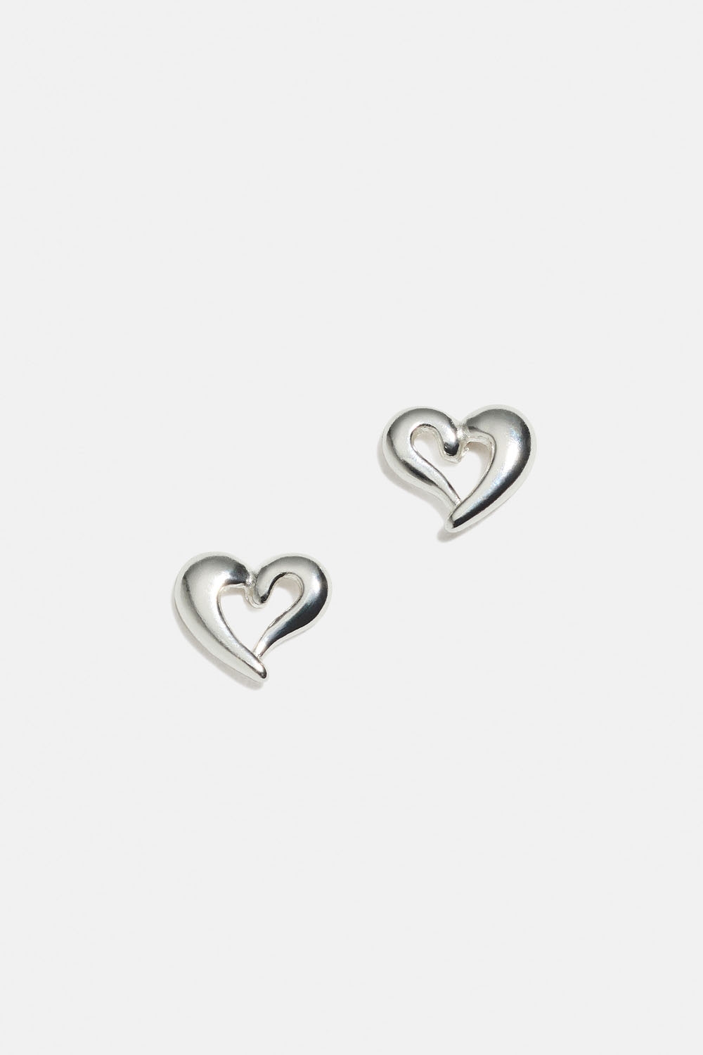 Studs i äkta silver med hjärtform i gruppen Äkta silver / Silverörhängen / Studs i äkta silver hos Glitter (553004681001)
