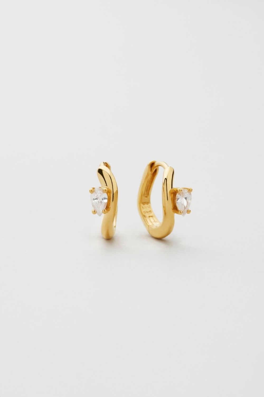 Curve Drop Hoops 24k Gold Plated i gruppen Safira hos Glitter (553005342002)