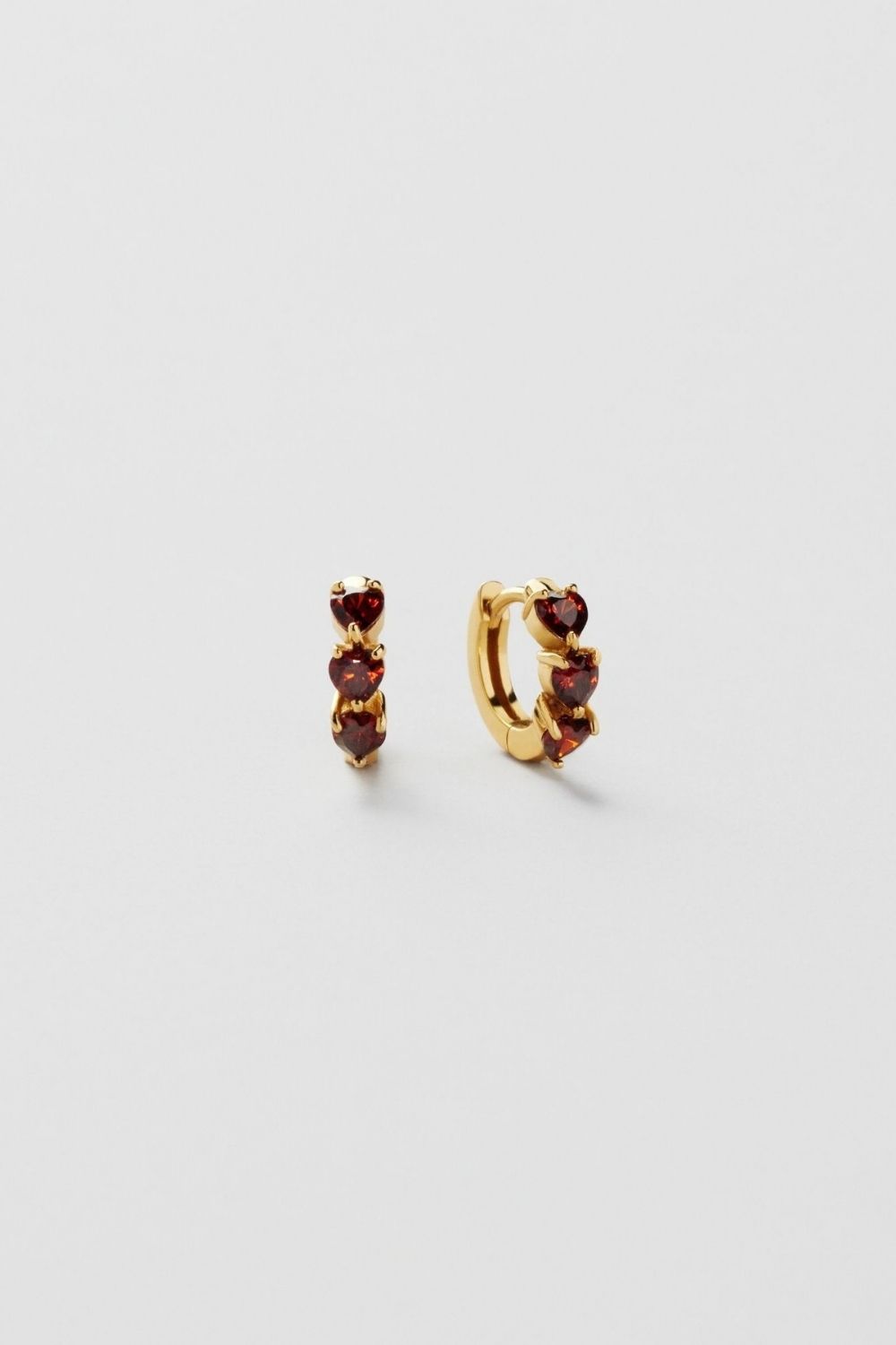 Red Hearts Hoops 18k Gold Plated i gruppen Safira hos Glitter (553005646002)