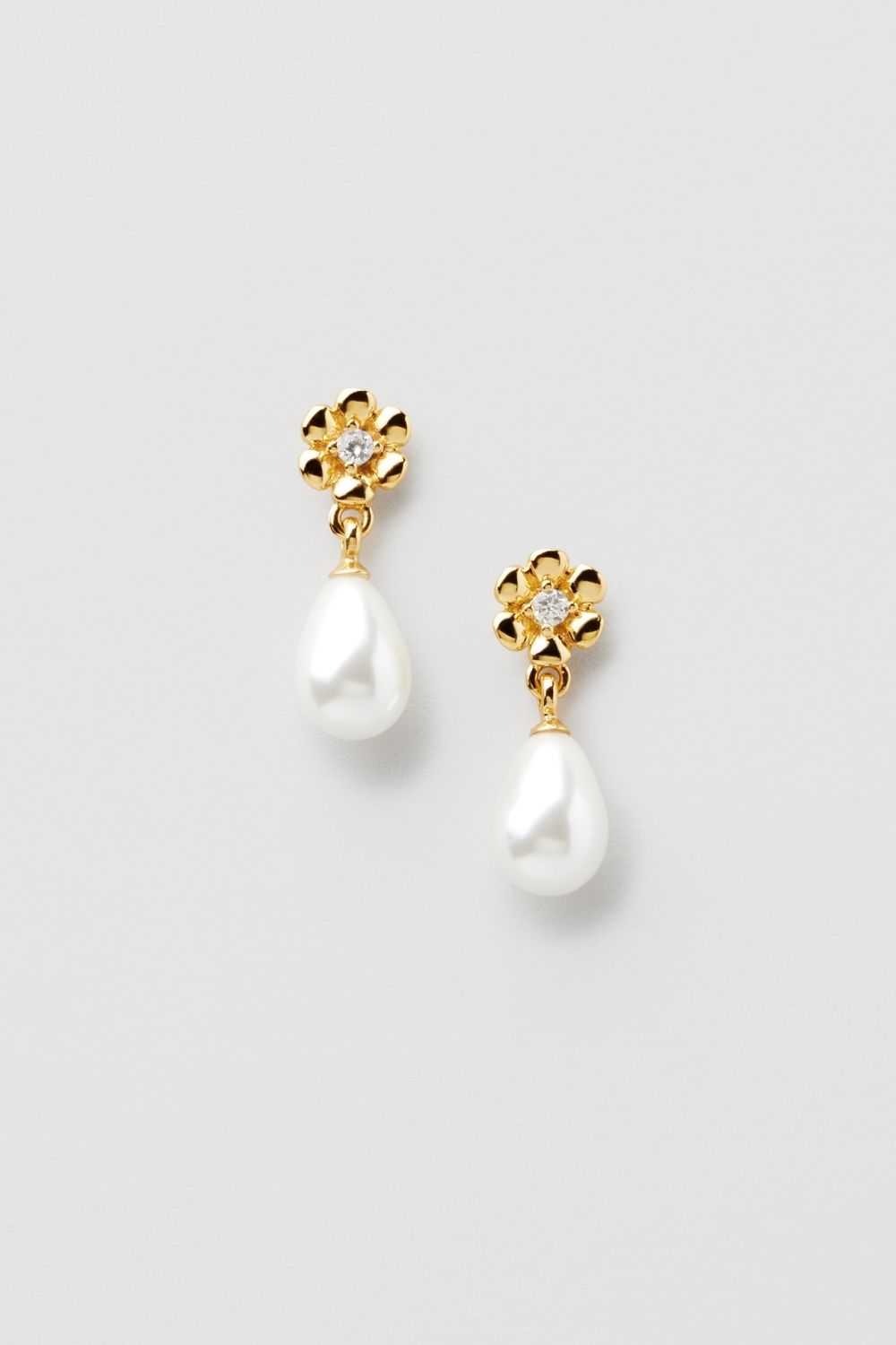 Daisy Flower Pearl Studs 24k Gold Plated i gruppen Guldpläterat äkta silver / Guldpläterade örhängen hos Glitter (553005742002)
