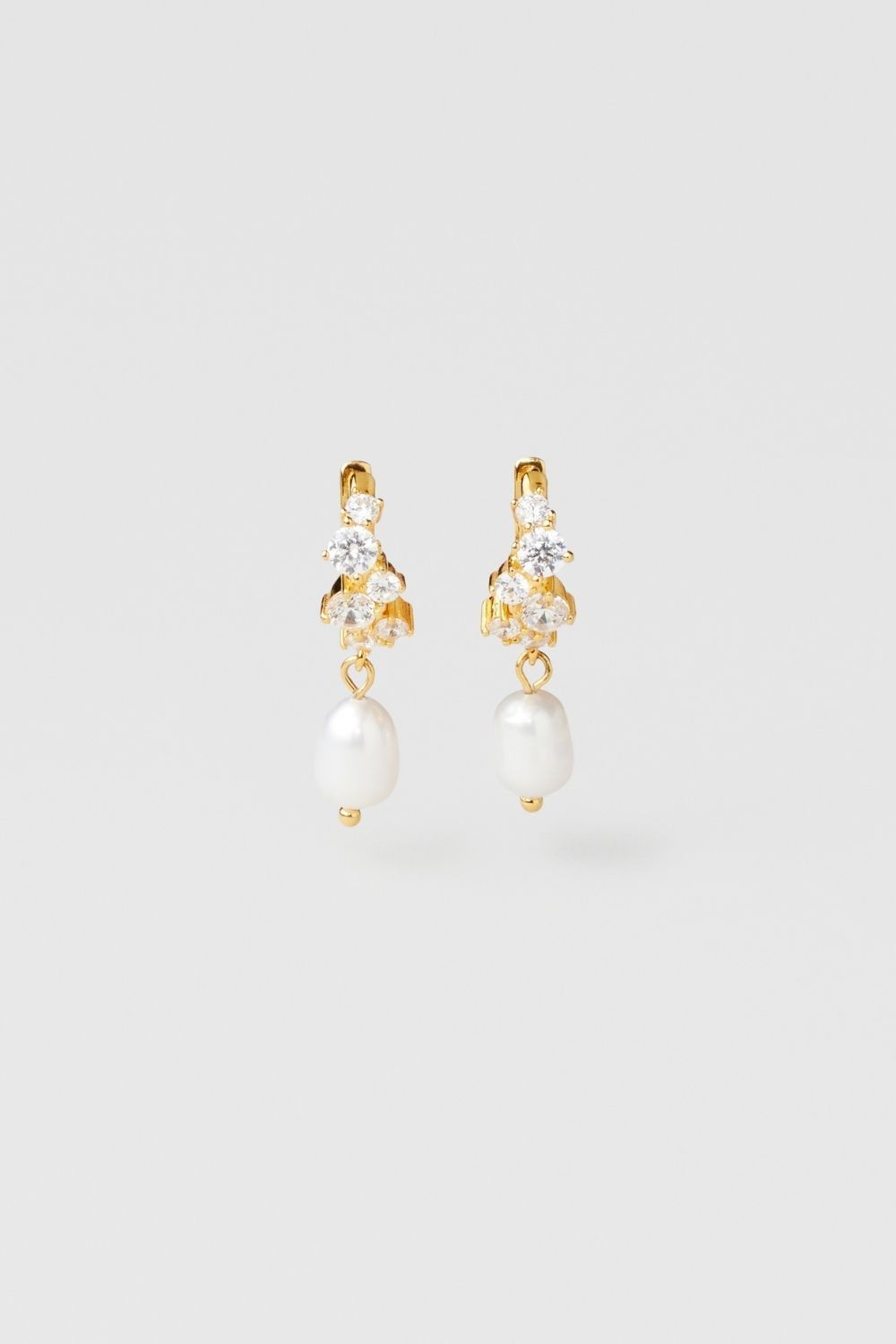 Ines Pearl Hoops 18k Gold Plated i gruppen Guldpläterat äkta silver / Guldpläterade örhängen hos Glitter (553005922002)