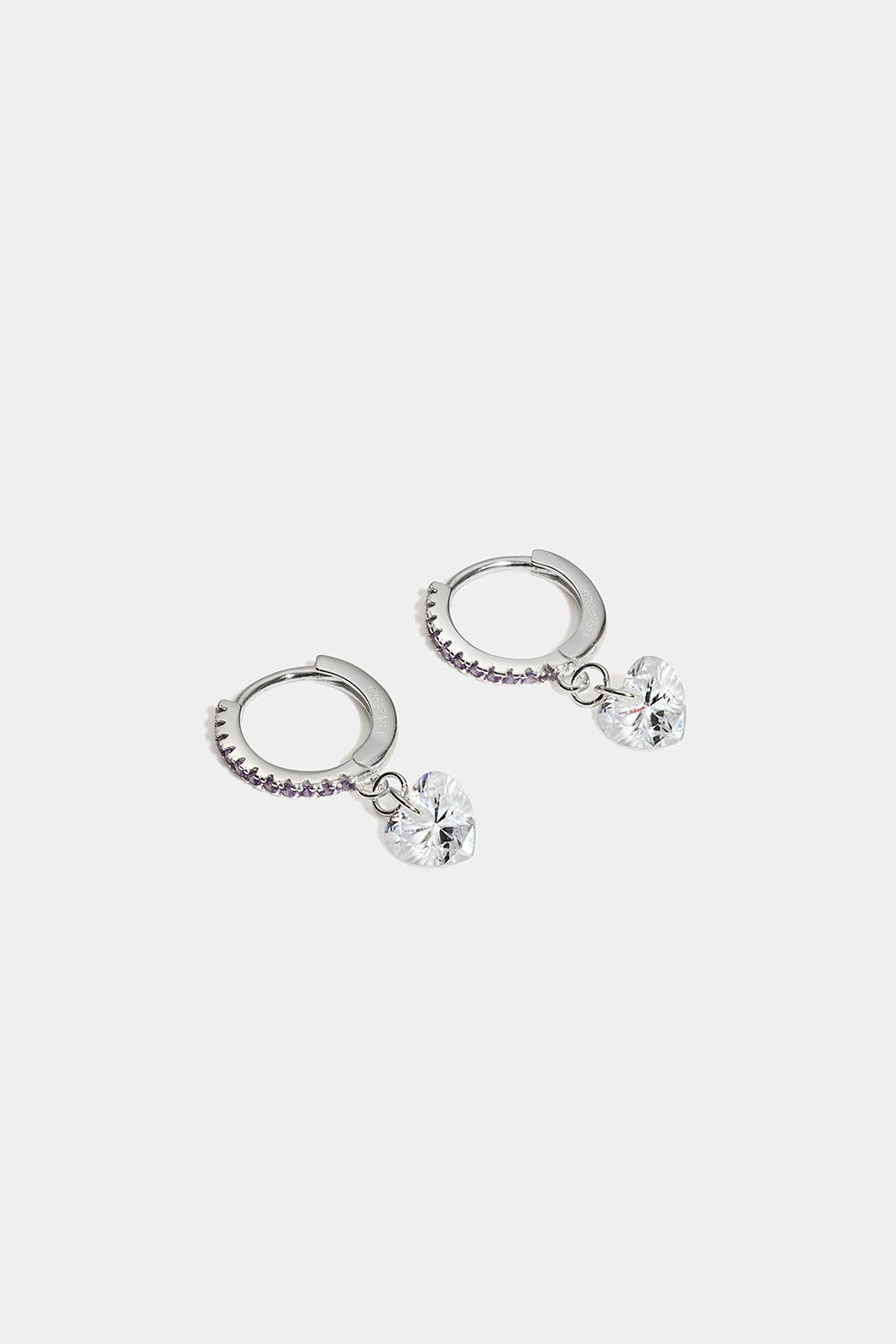 Hoops i äkta silver med Cubic Zirconia hjärtan i gruppen Äkta silver / Silverörhängen / Hoops i äkta silver hos Glitter (553006111000)