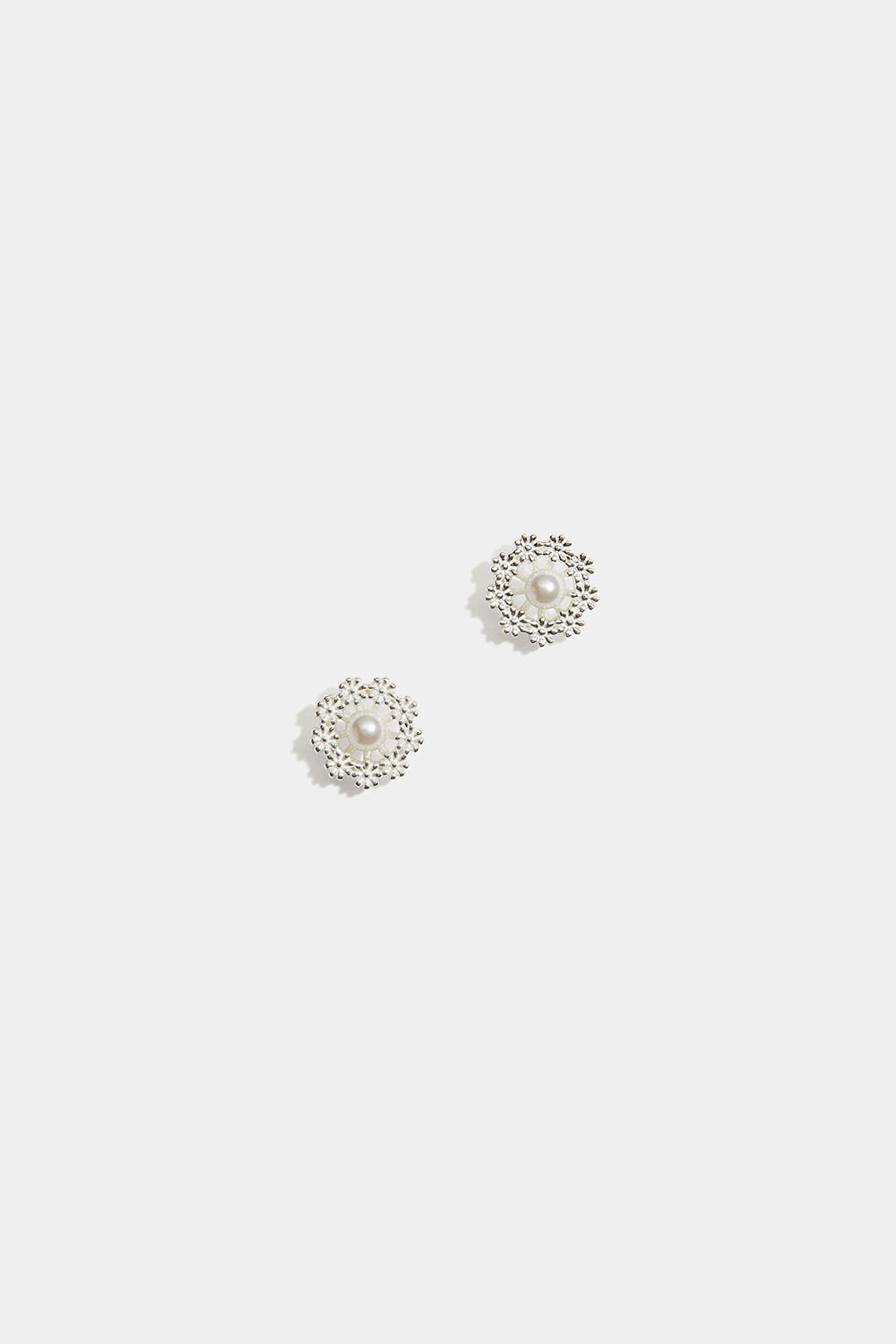 Små studsörhängen i äkta silver med blommor i gruppen Äkta silver / Silverörhängen / Studs i äkta silver hos Glitter (553006161000)