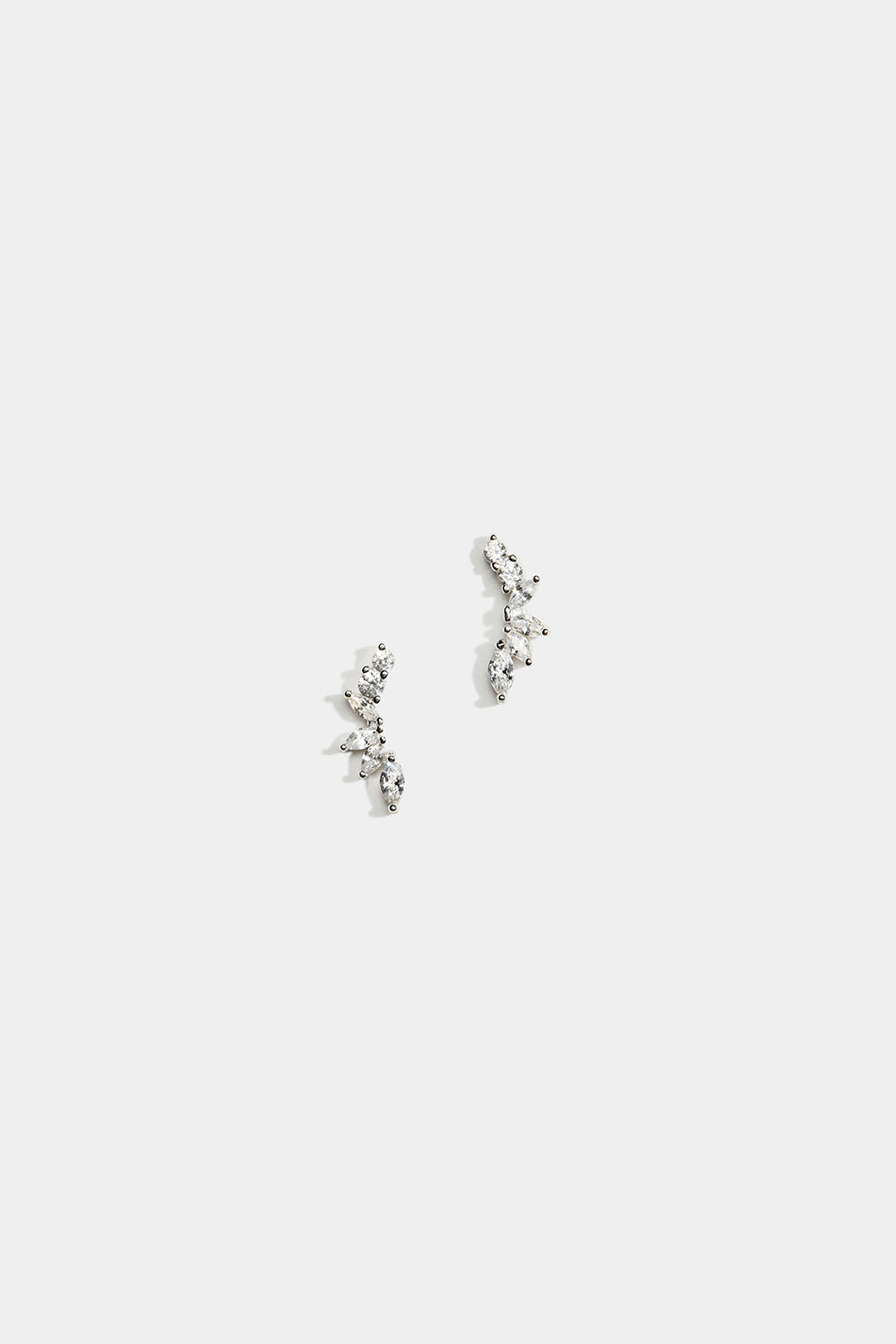 Små avlånga örhängen i äkta silver med Cubic Zirconia i gruppen Äkta silver / Silverörhängen / Studs i äkta silver hos Glitter (553006211000)