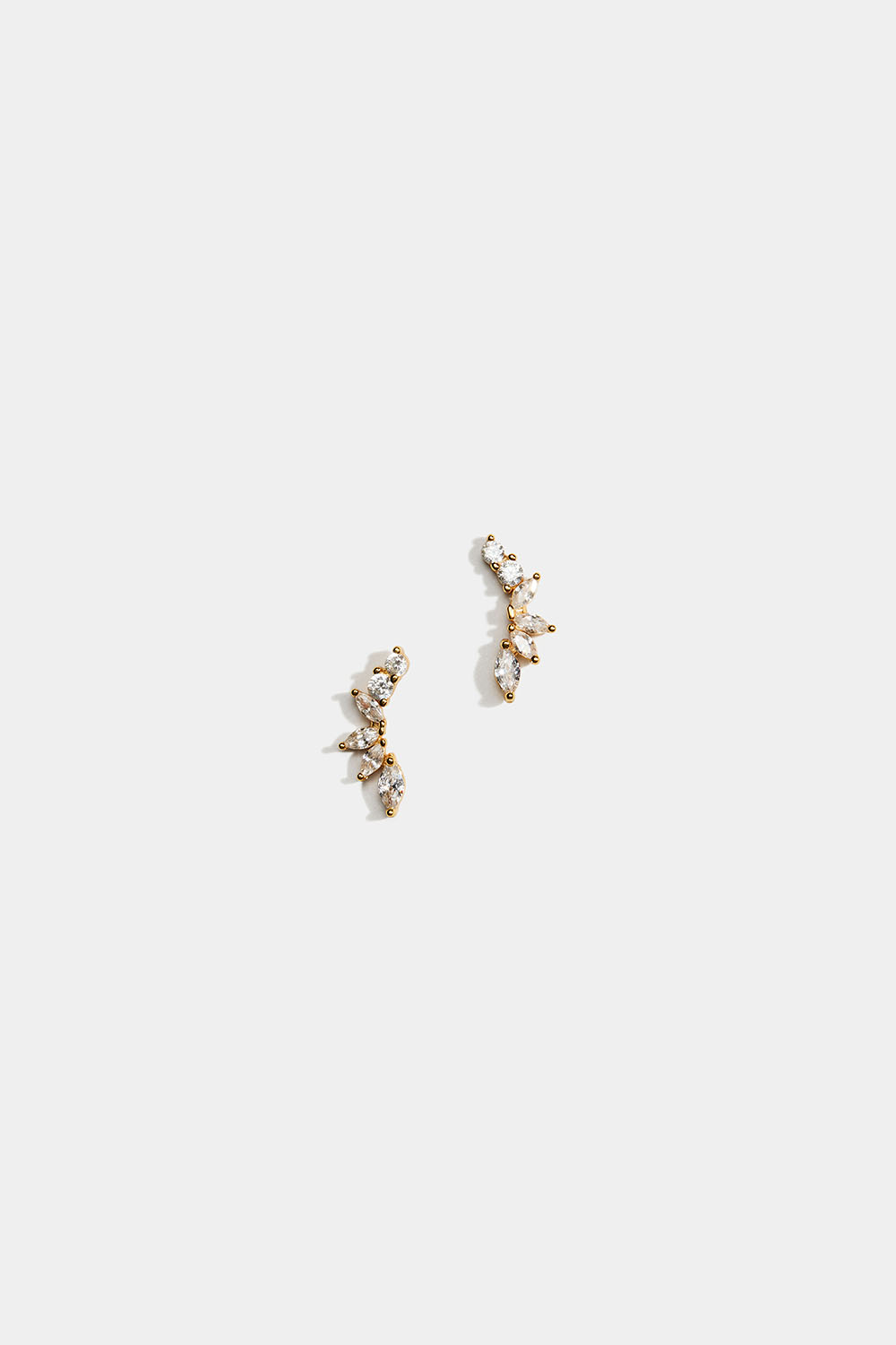 Små avlånga örhängen i 18k guldpläterat äkta silver med Cubic Zirconia i gruppen Guldpläterat äkta silver / Guldpläterade örhängen hos Glitter (553006212000)