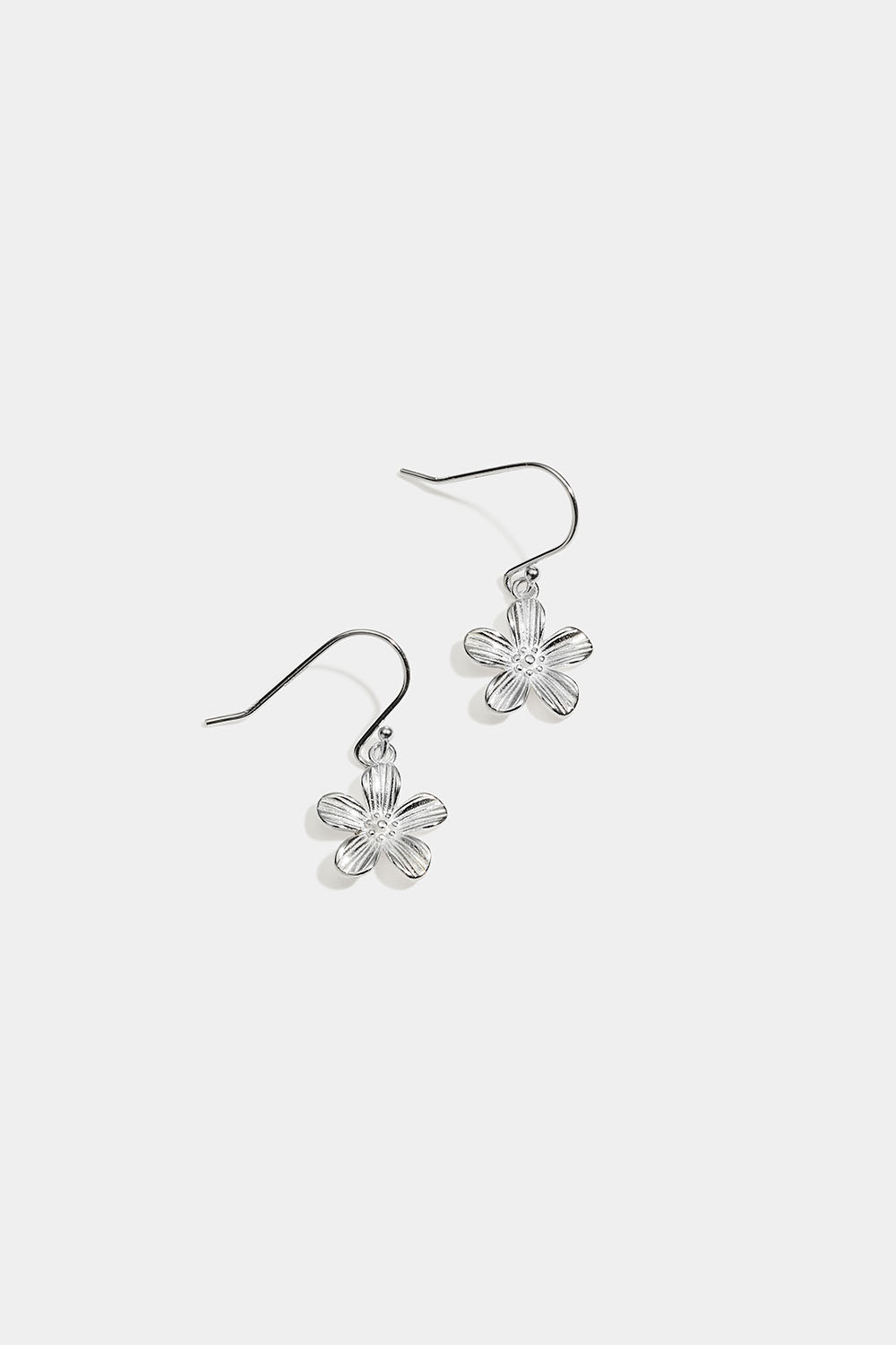 Örhängen i äkta silver med blomhängen i gruppen Äkta silver / Silverörhängen hos Glitter (553006261000)