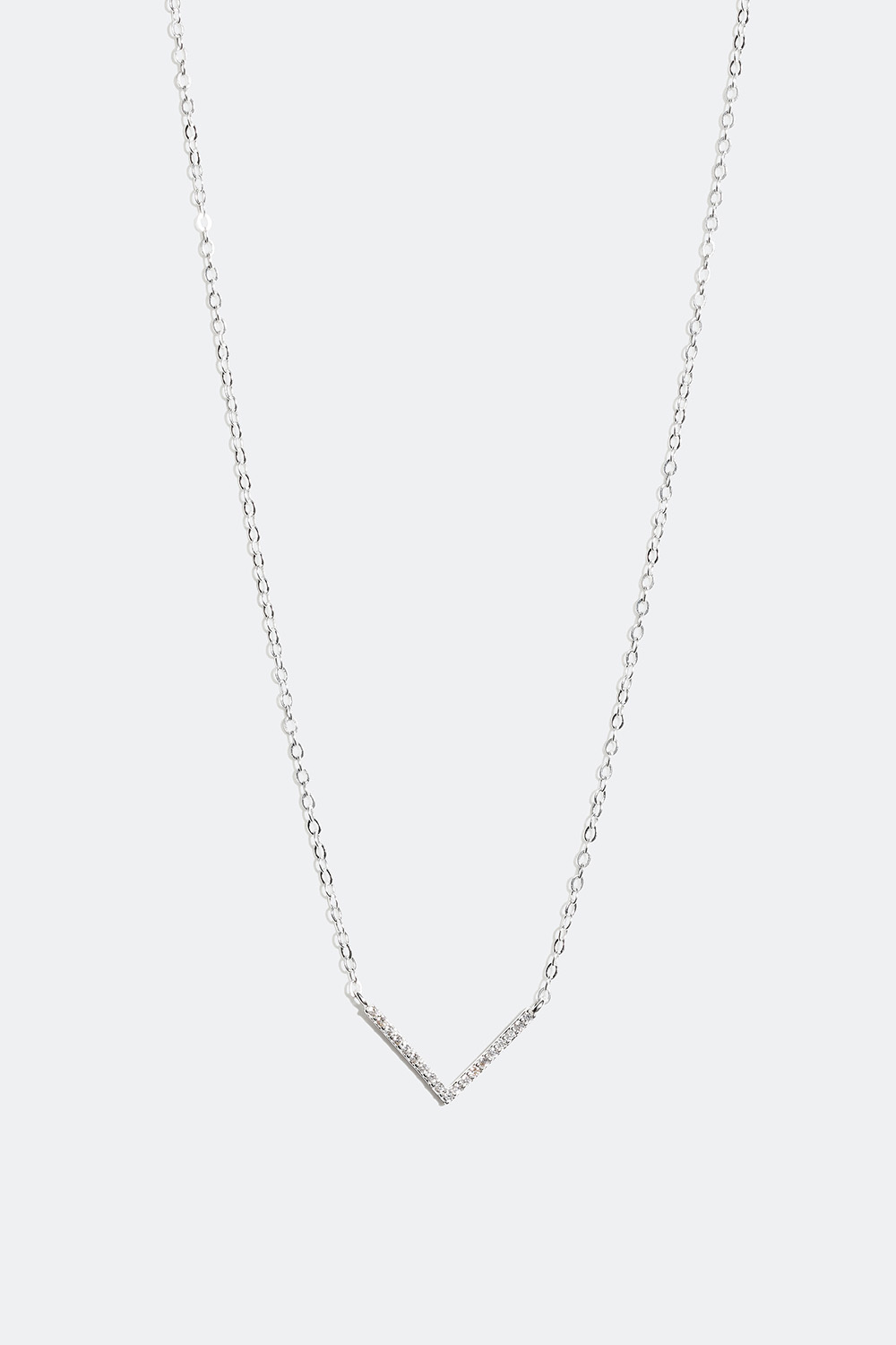 Kedjehalsband i äkta silver med v-format hänge i gruppen Äkta silver / Silverhalsband / Halsband med hänge hos Glitter (55400010)
