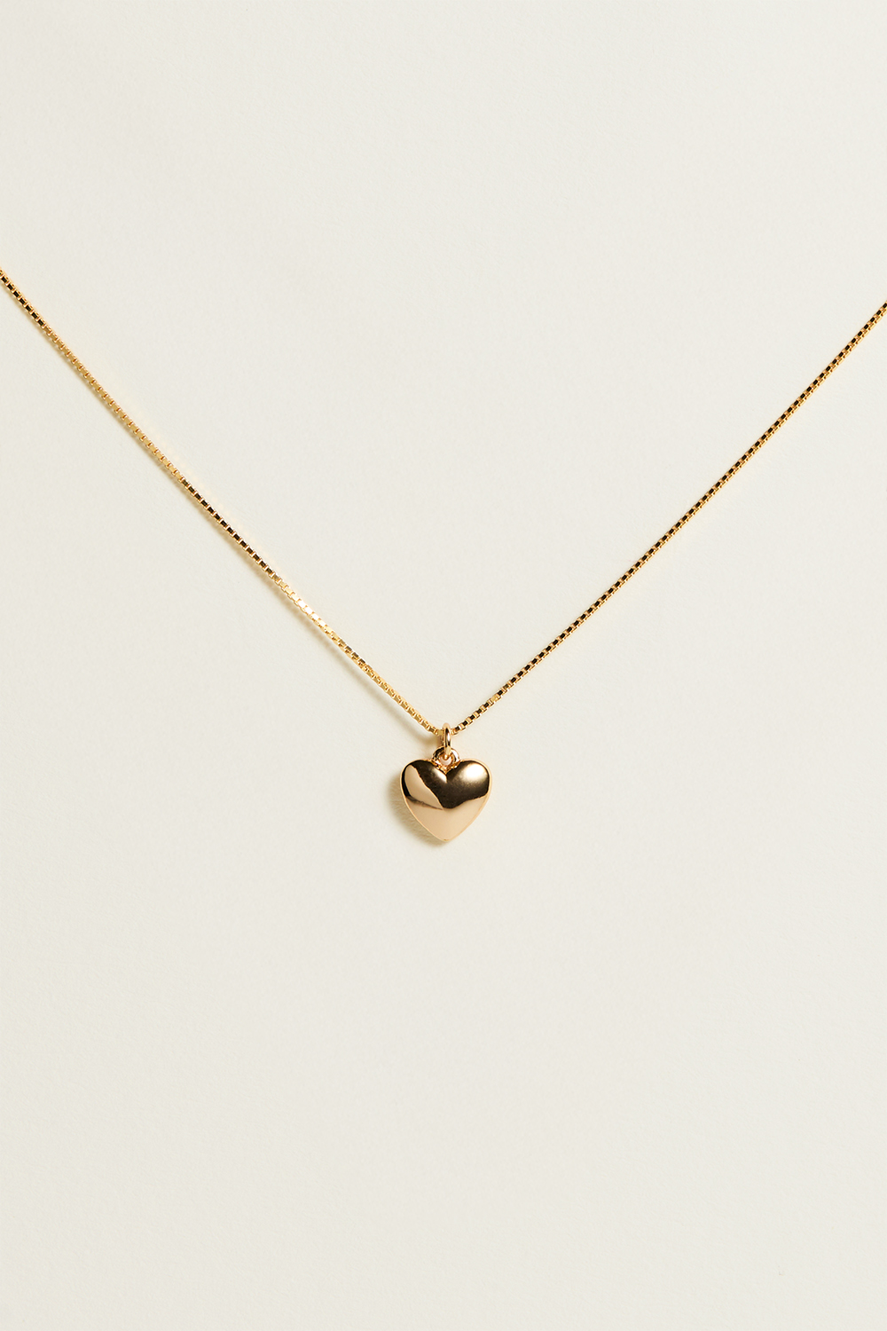 Halsband i 18k guldpläterat äkta silver med fyllt hjärta i gruppen 18k Guldpläterat silver / Halsband i 18k guld hos Glitter (554001172002)