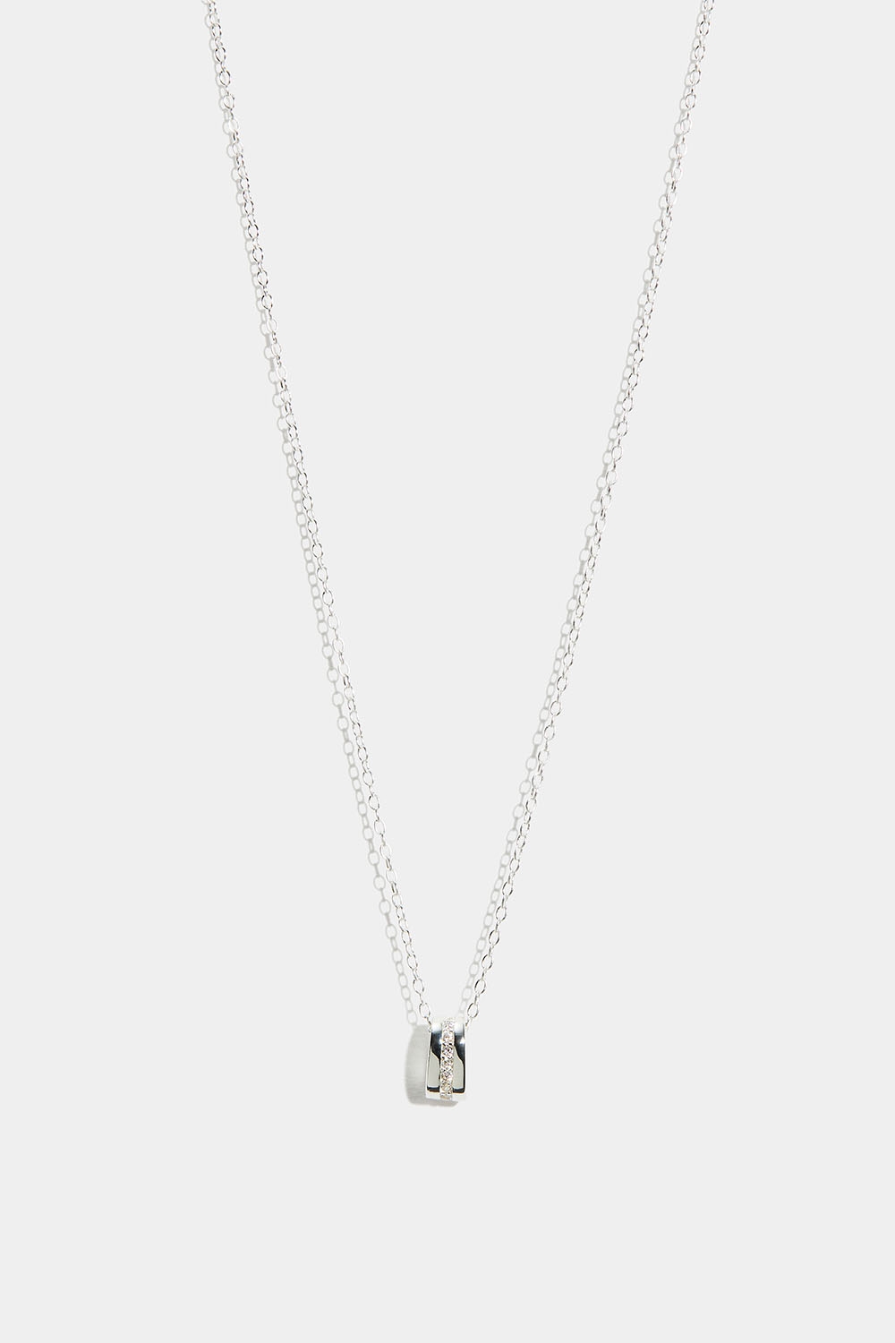 Halsband i äkta silver med oval berlock och Cubic Zirconia i gruppen Äkta silver / Silverhalsband / Halsband i äkta silver med hänge hos Glitter (554001381001)