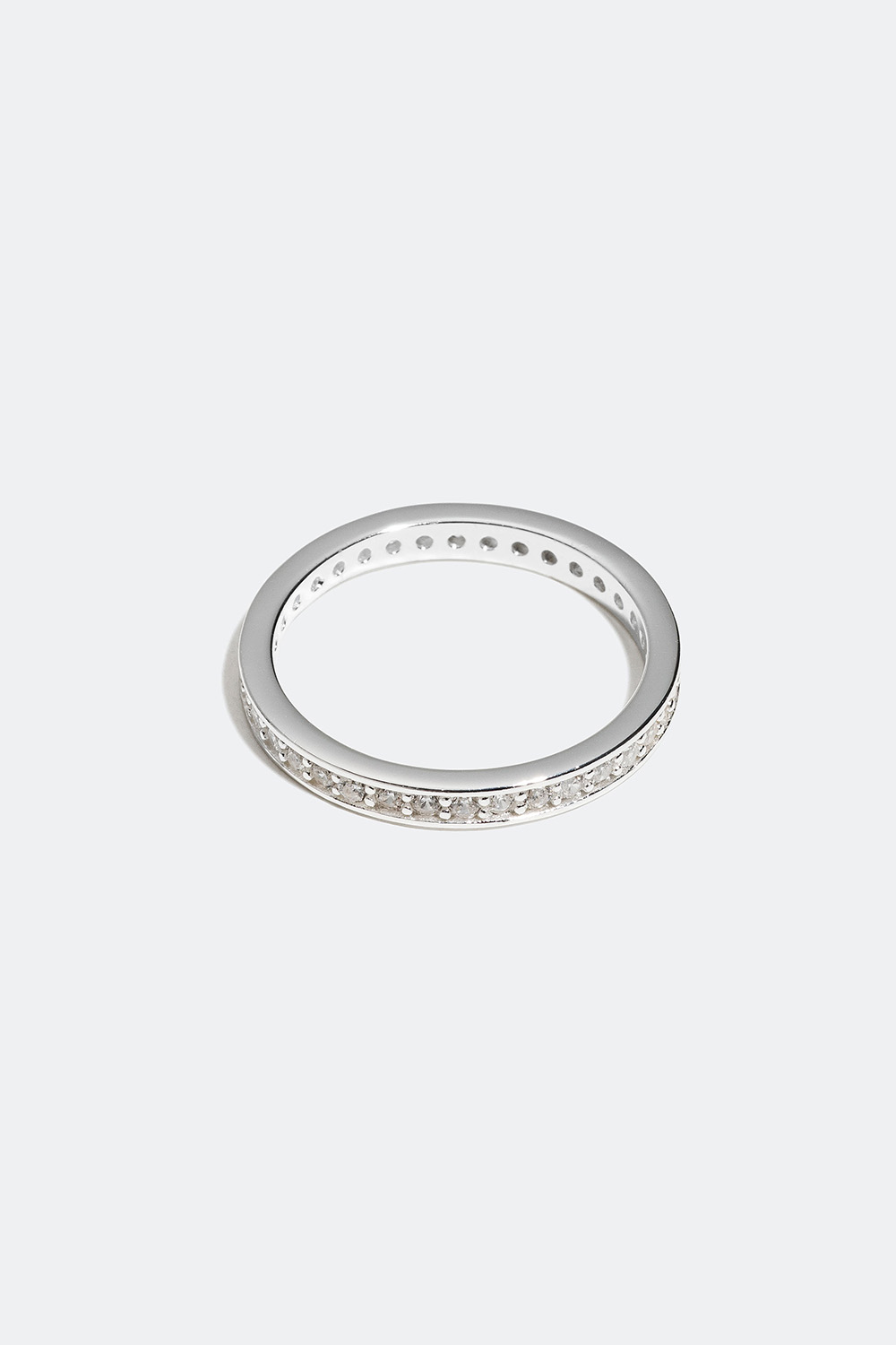 Ring i äkta silver med vita Cubic Zircona i gruppen Smycken / Ringar / Tunna hos Glitter (556000591016)