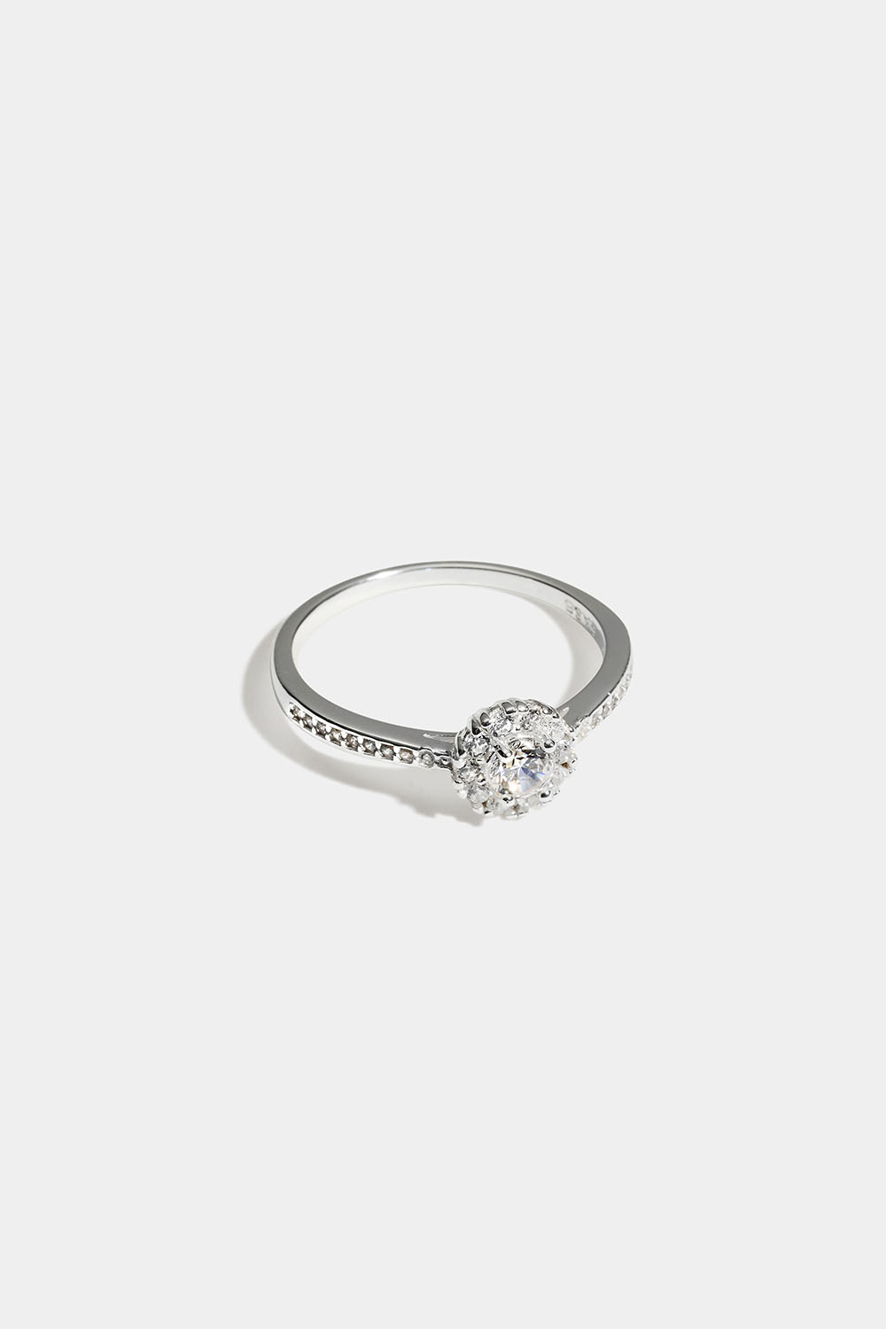 Ring i äkta silver med rund Cubic Zirconia detalj i gruppen Äkta silver / Silverringar / Silver hos Glitter (5560020410)