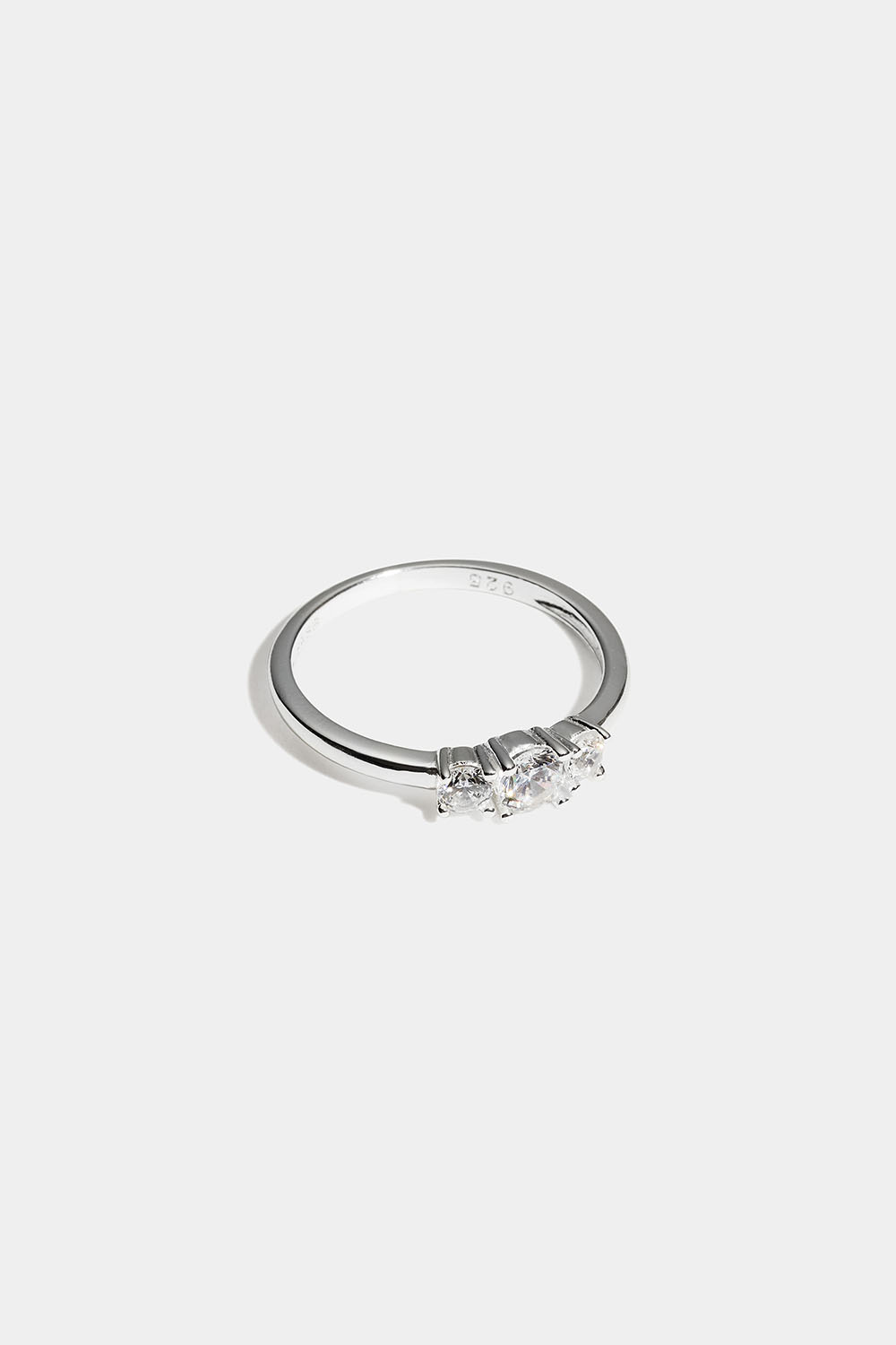 Ring i äkta silver med tre Cubic Zirconia stenar i gruppen Äkta silver / Silverringar / Silver hos Glitter (5560020710)