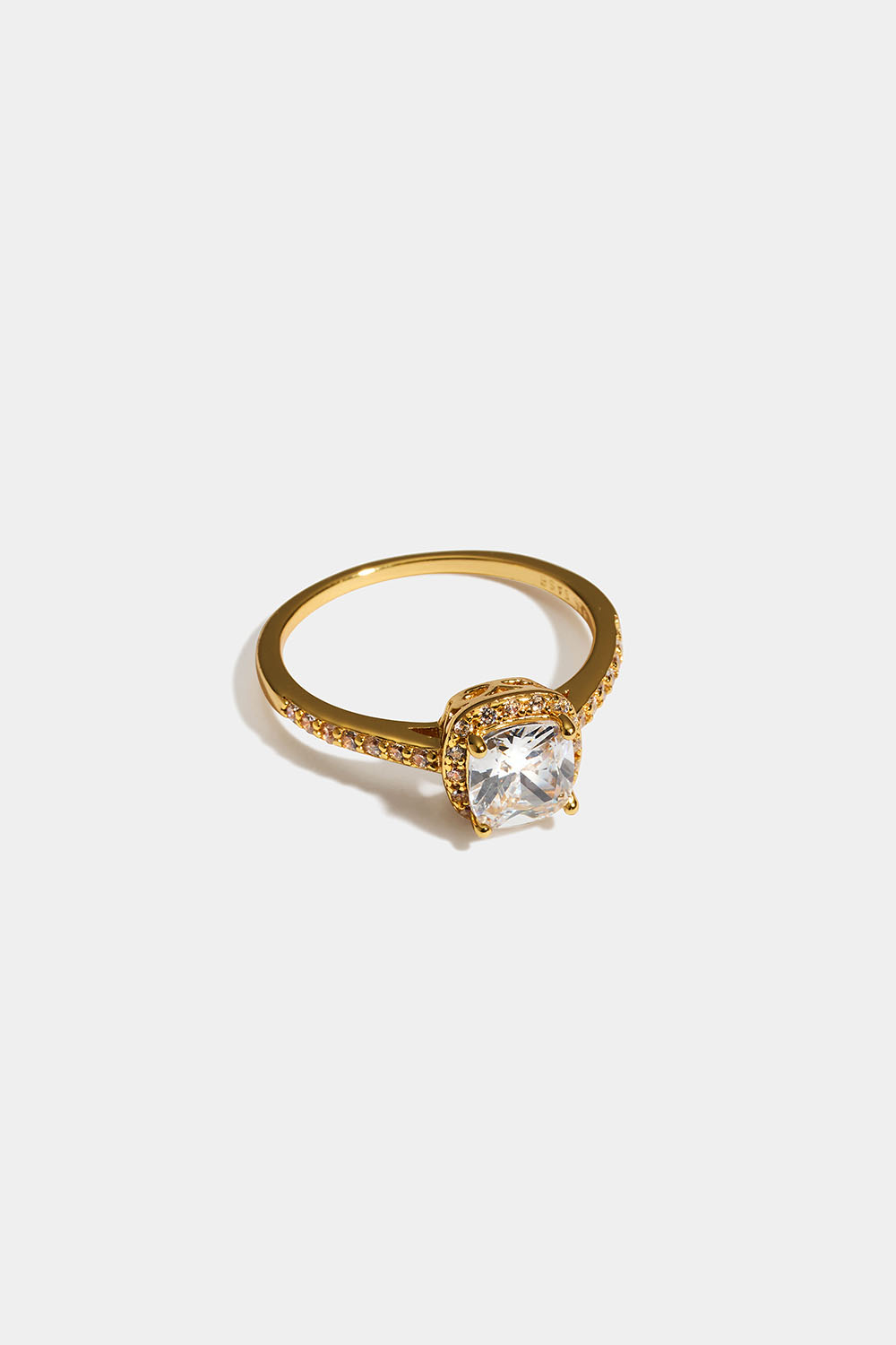 Ring i 18k guldpläterat äkta silver med Cubic Zirconia sten i gruppen Guldpläterat äkta silver / Guldpläterade ringar hos Glitter (5560020820)