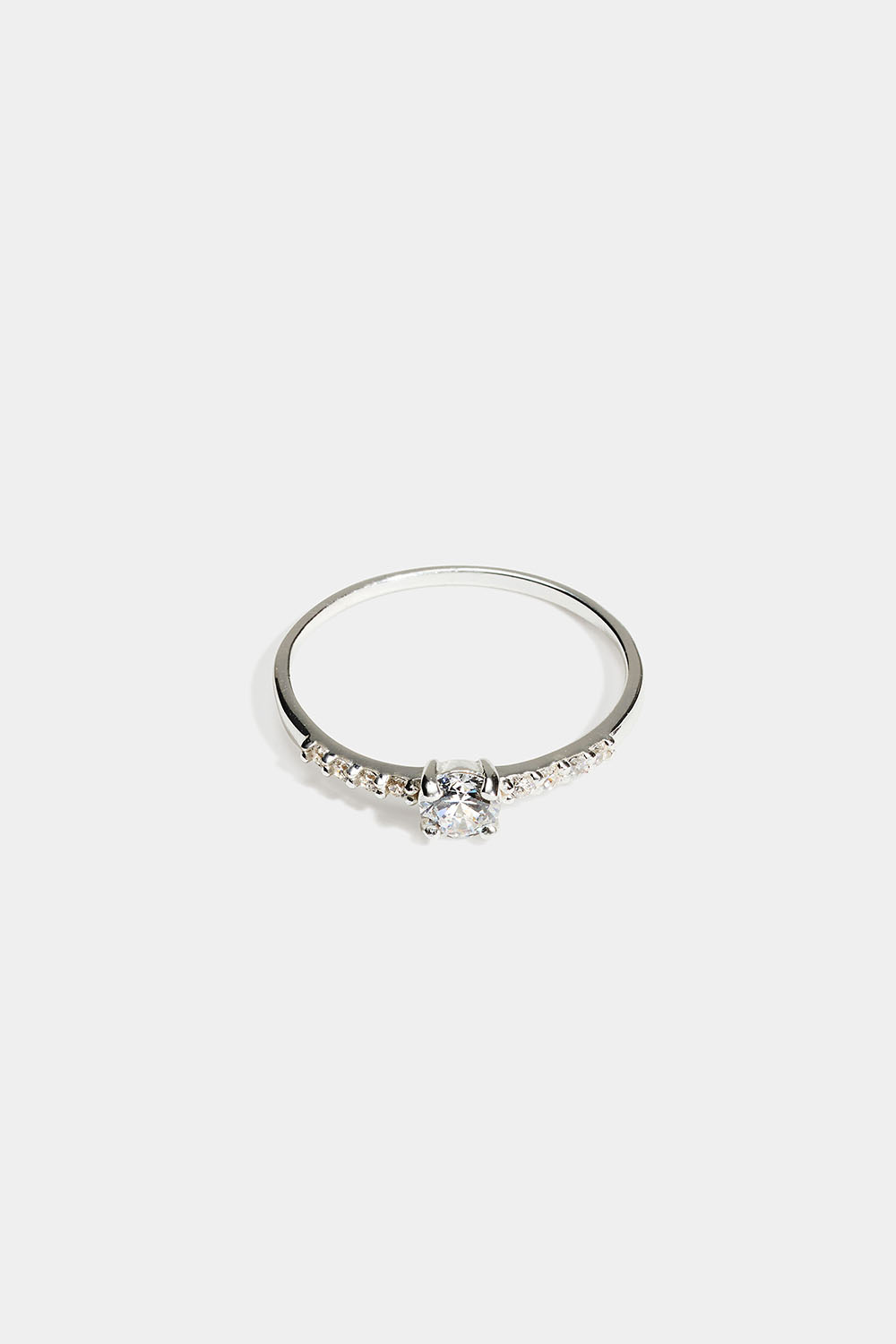 Tunn ringa i äkta silver med Cubic Zirconia stenar i gruppen Äkta silver / Silverringar / Silver hos Glitter (5560020910)